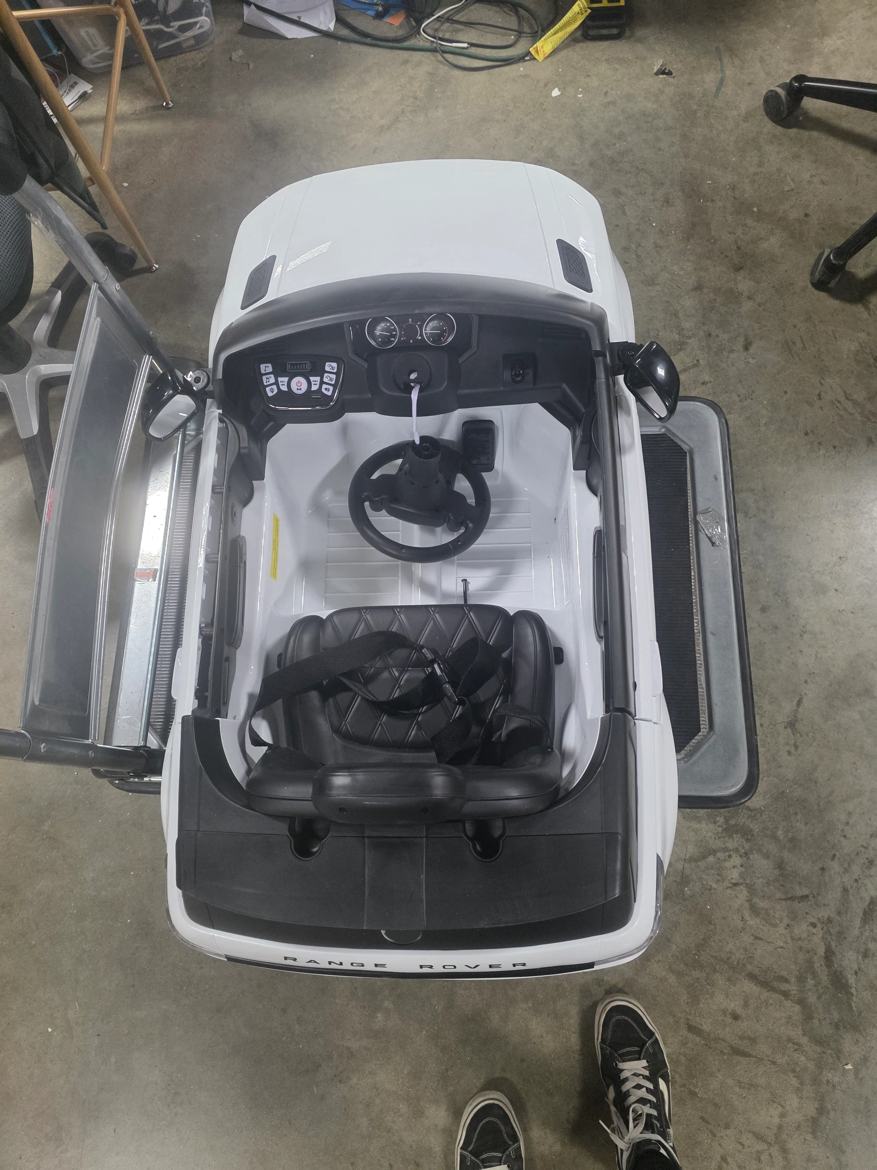 12V Range Rover Powered Ride-On - White - Image 8