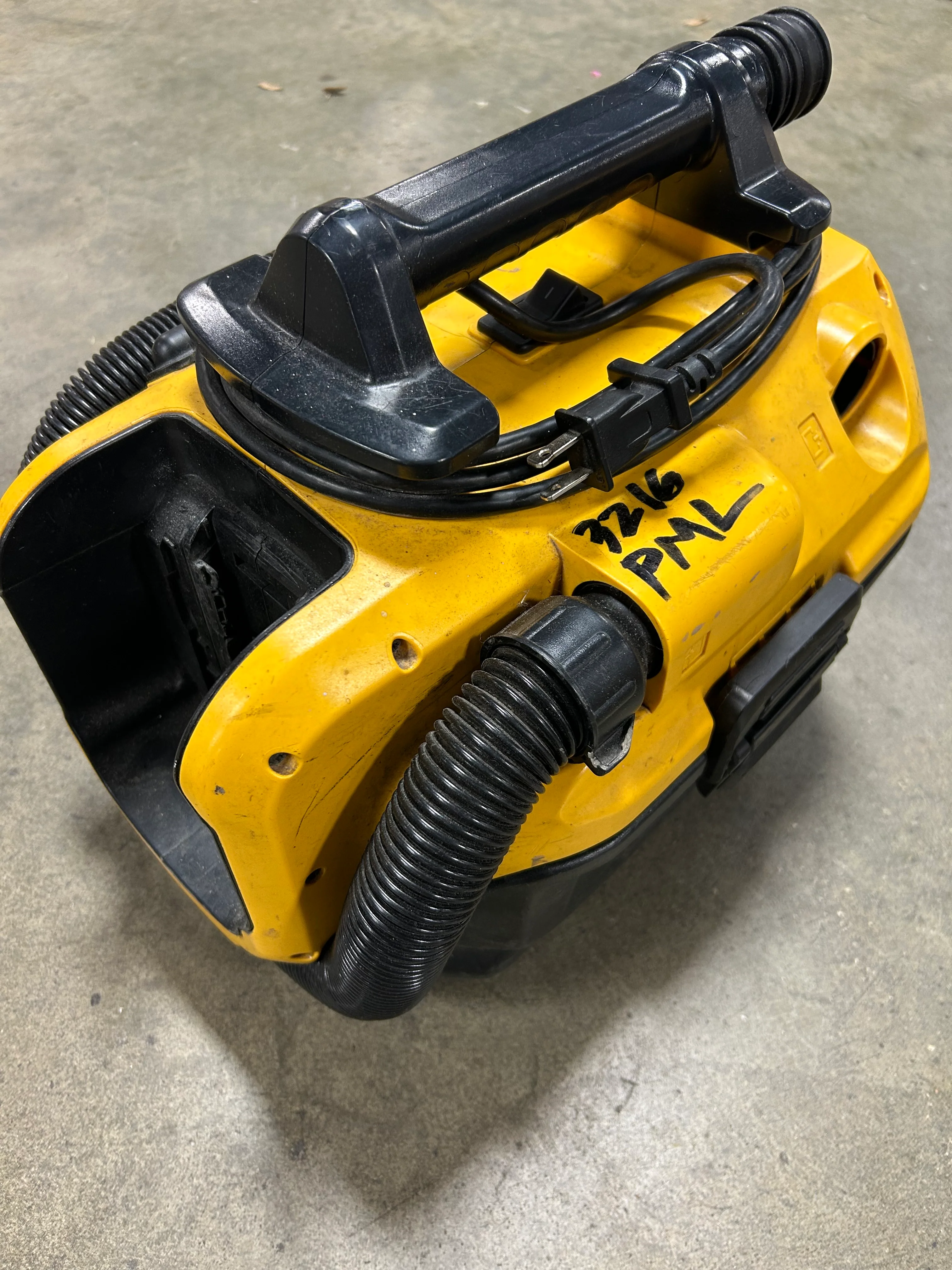 20V MAX Shop Vacuum Wet and Dry - Image 7