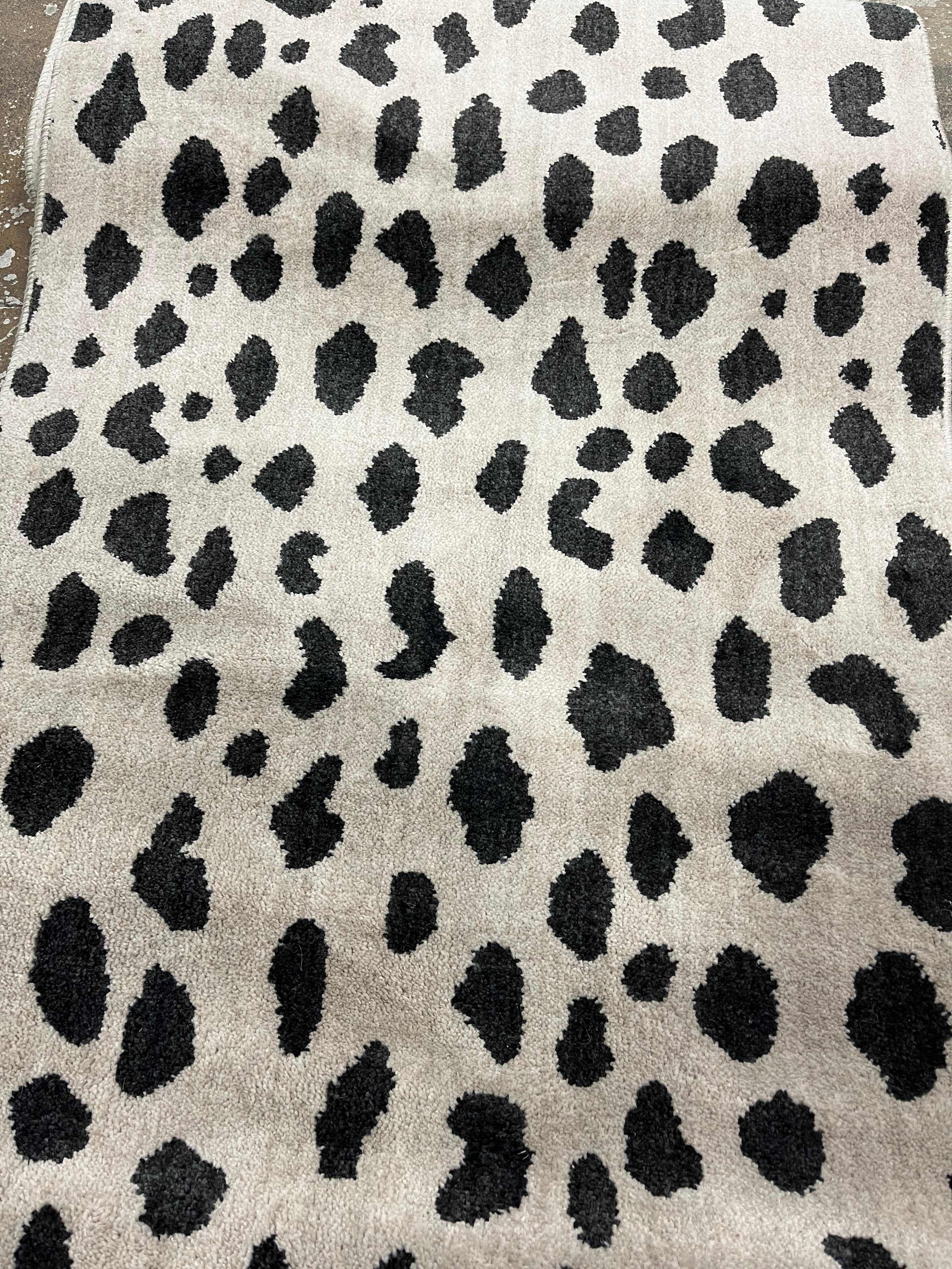 Daffodil Leopard Print Woven Rug Black/White 2'4"x7' - Image 6