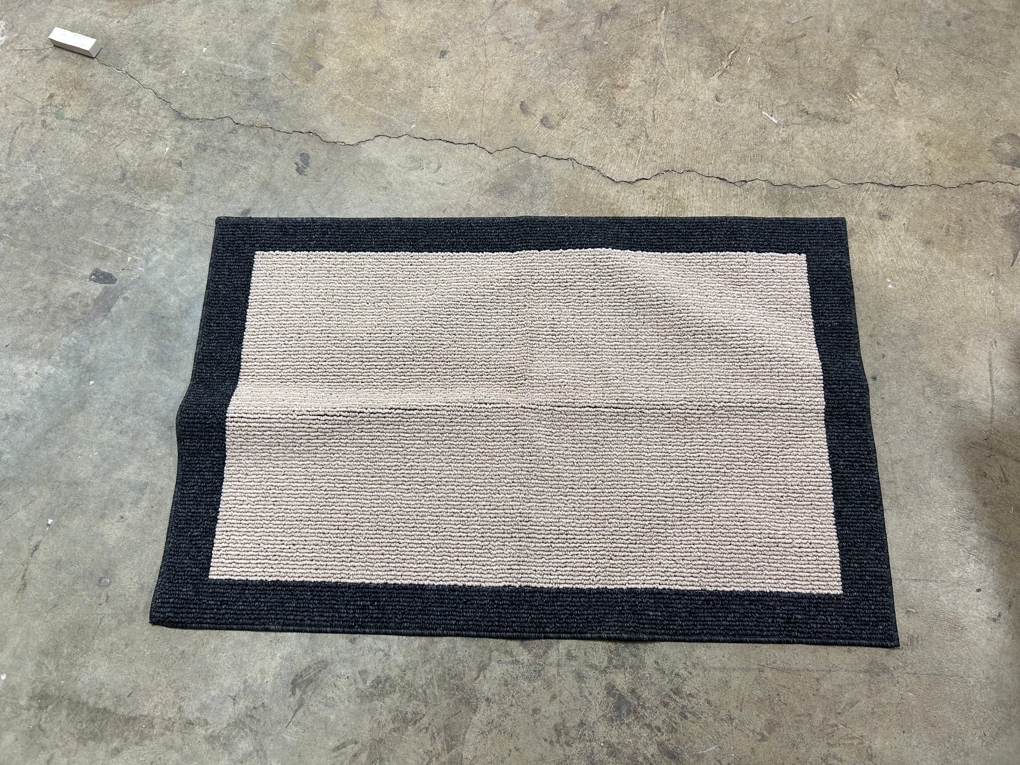 Washable Madison Border Accent Rug Gray 2'6"x3'10" - Image 6