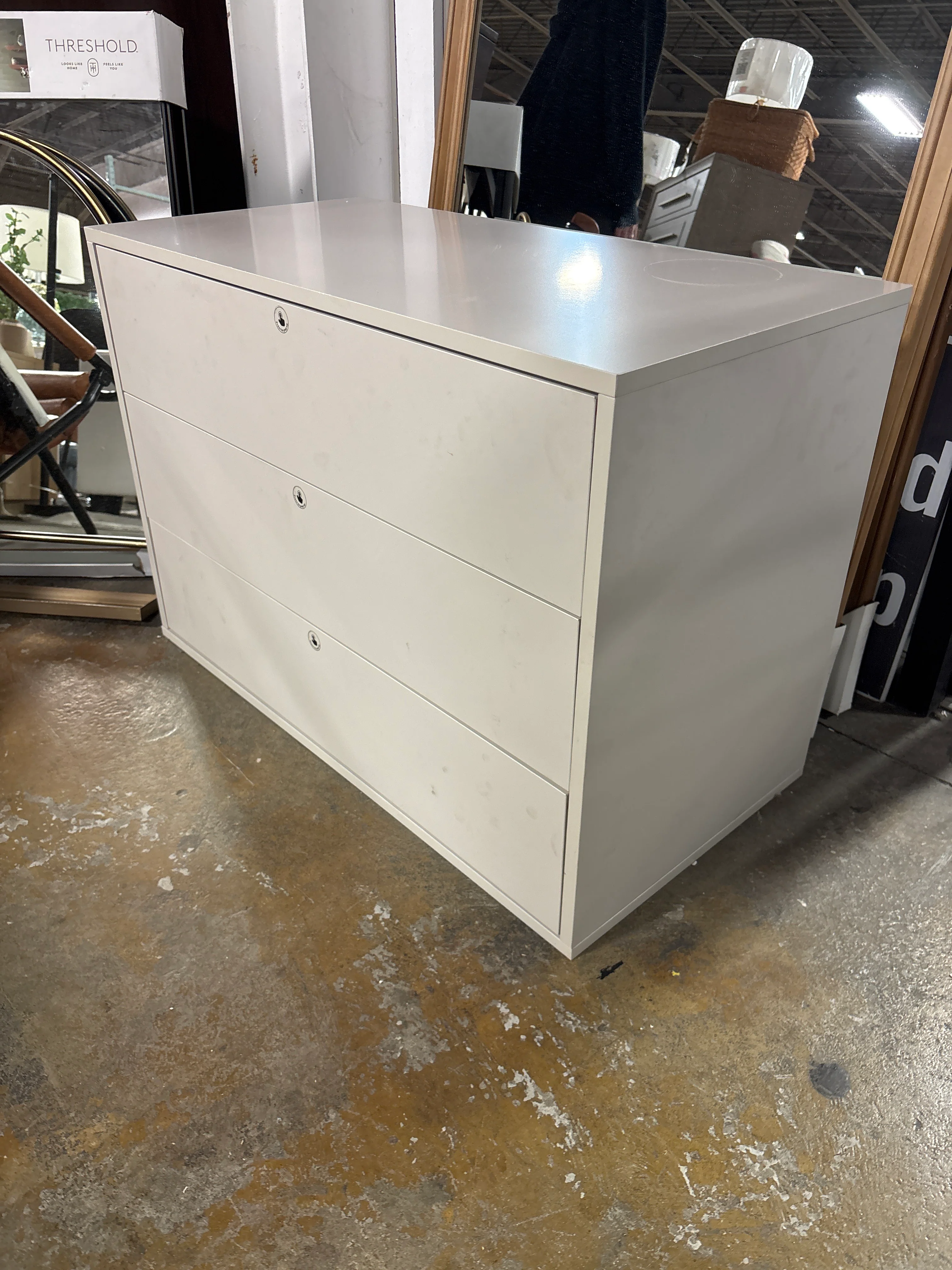 31.4" Modern Cream 3-Drawer Dresser Push to Open SHOWROOM ITEM - Image 2