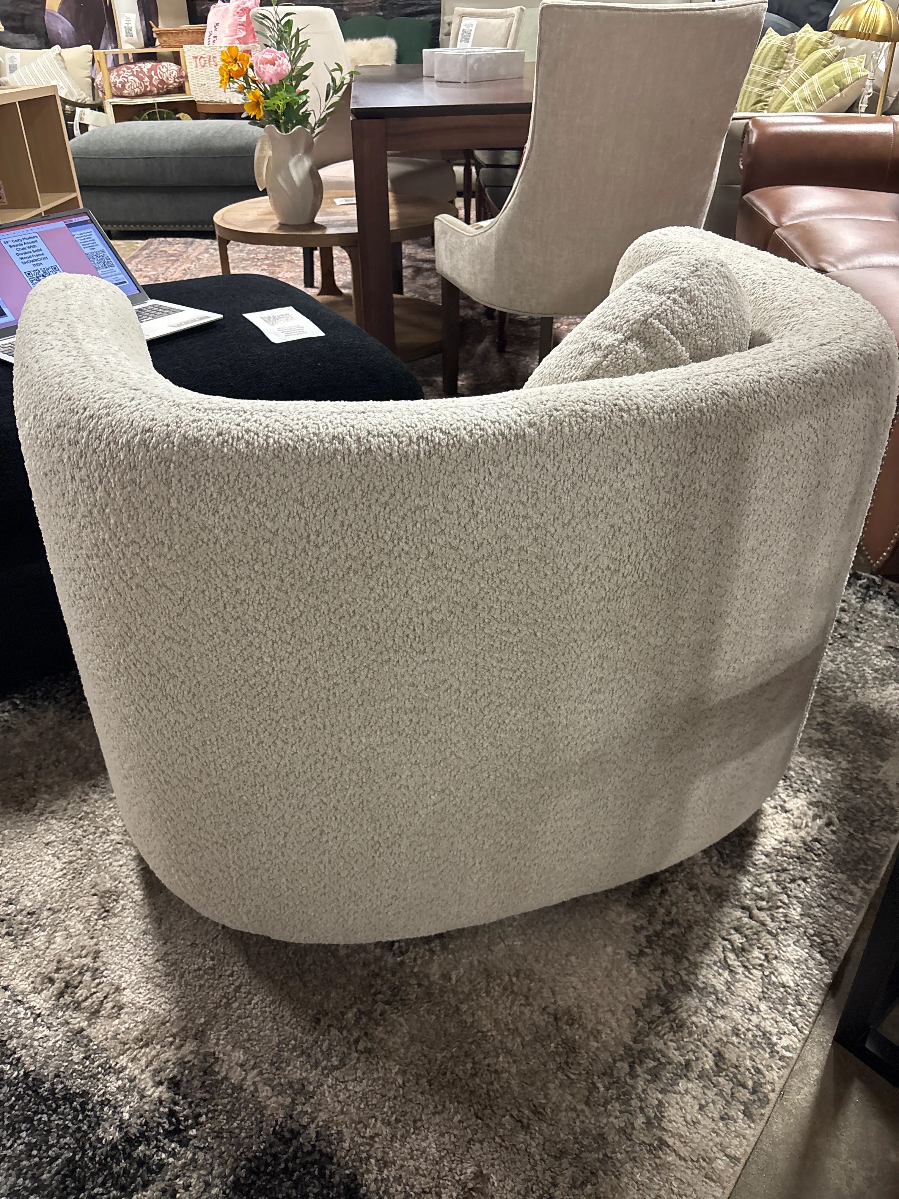39'' Cozy Modern Boucle Accent Chair With Durable Solid Wood Frame SHOWROOM ITEM - Image 4
