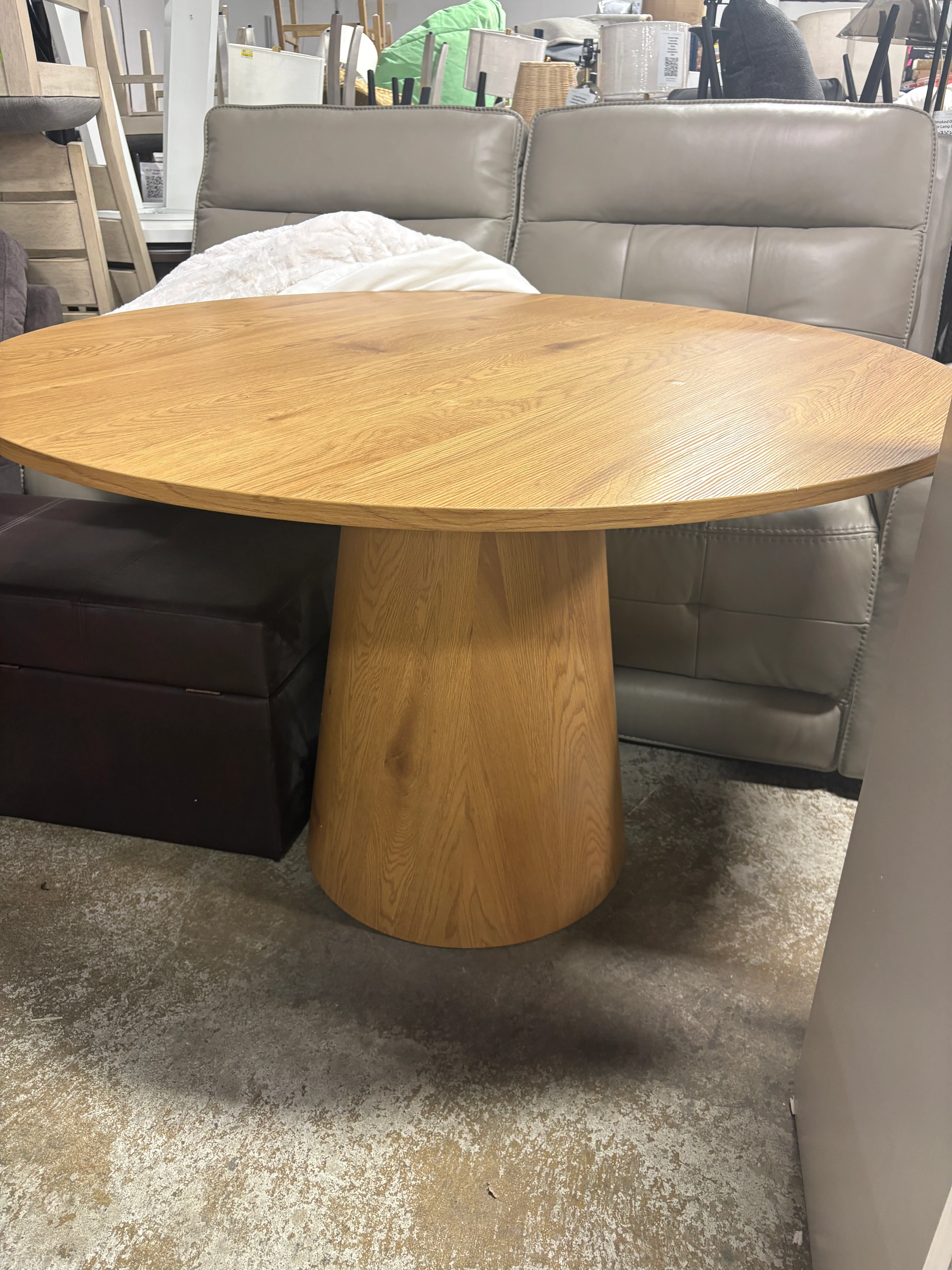 46" Round Pedestal Dining Table SHOWROOM ITEM - Image 2