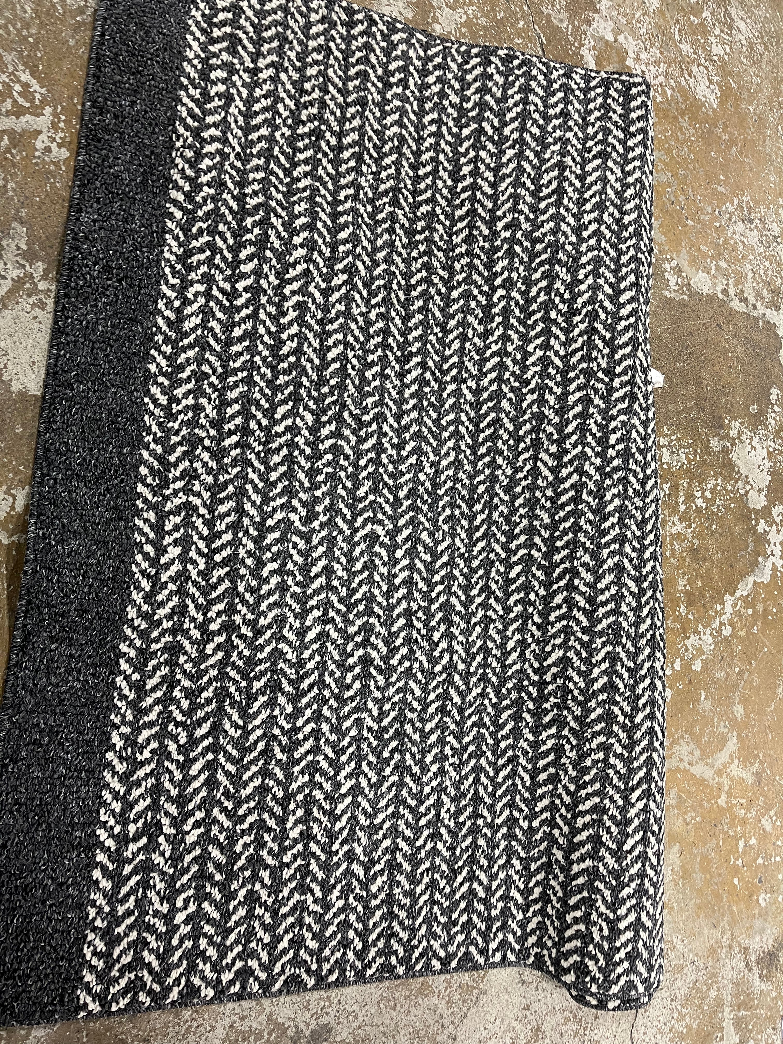 Herringbone Rug Gray 4'x6' - Image 5