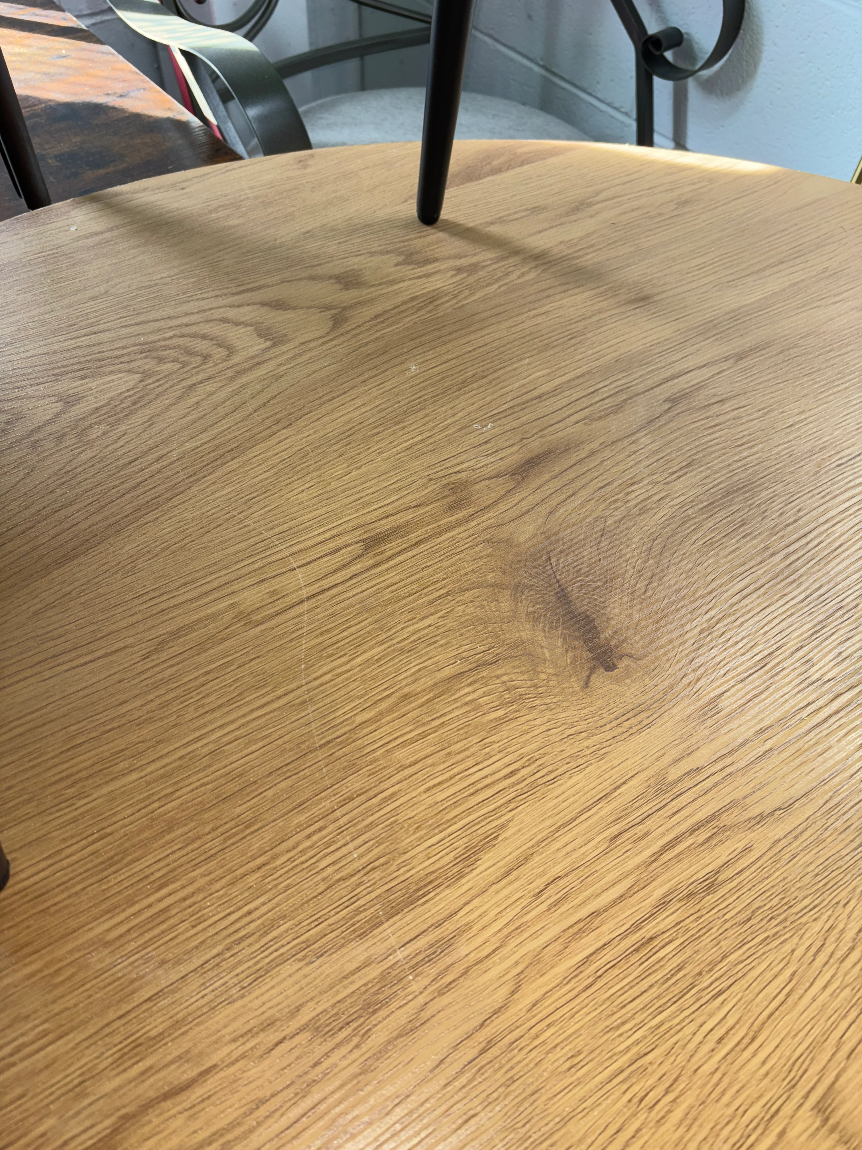 Agne 35" Round Pedestal Dining Table - Oak SHOWROOM ITEM - Image 4