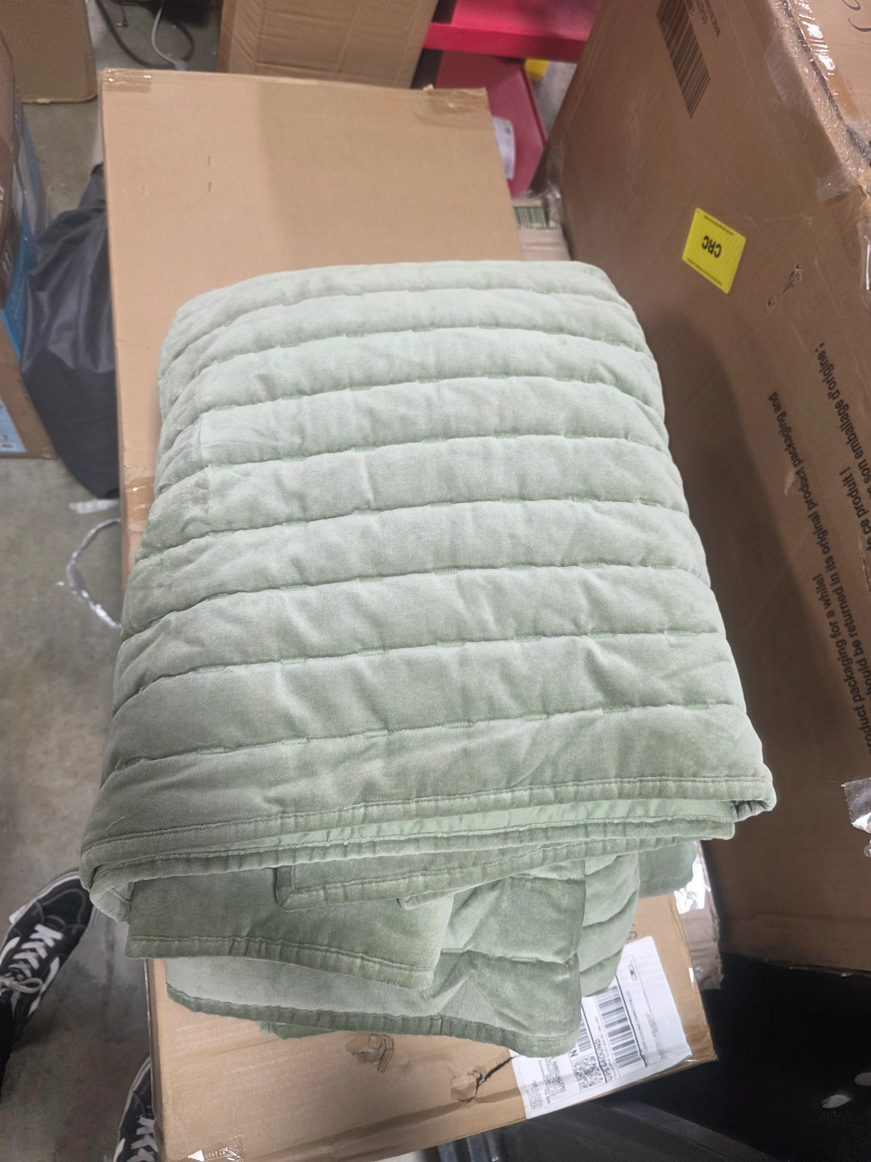Channel Stitch Velvet Quilt - Full/Queen - Image 5