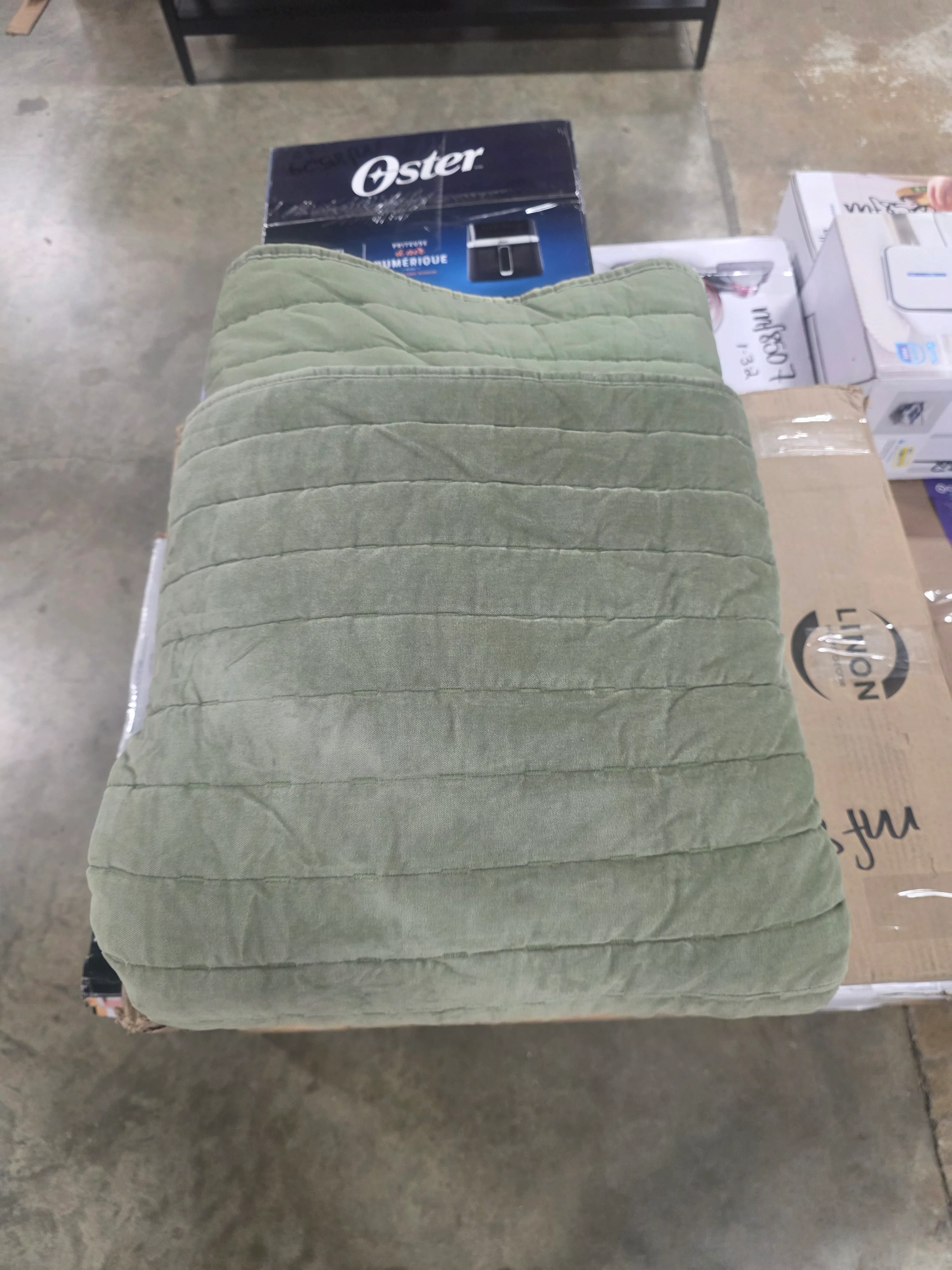 Channel Stitch Velvet Quilt Full/Queen, - Image 5