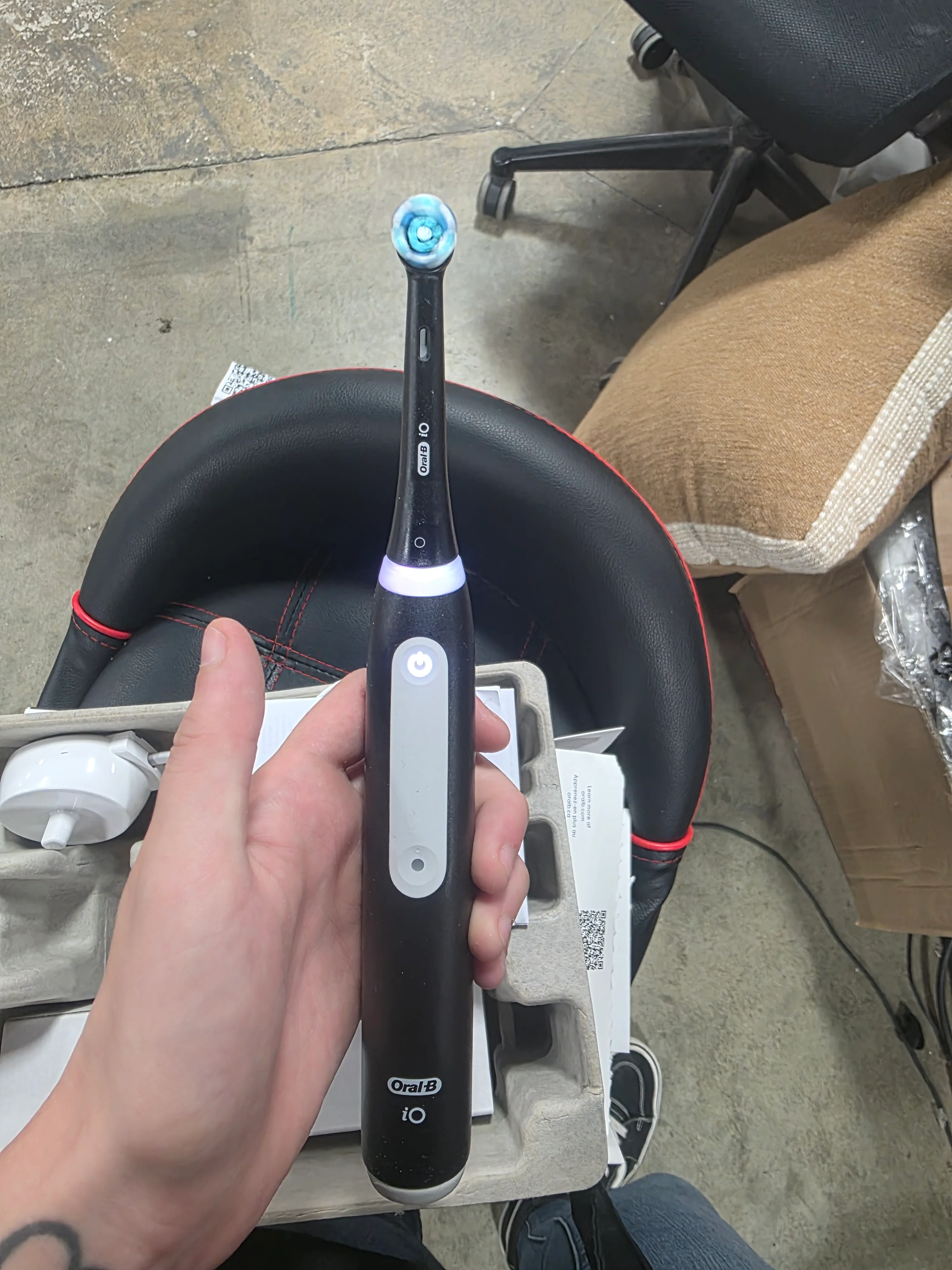 iO Series 3 Electric Toothbrush with Brush Head - Image 7