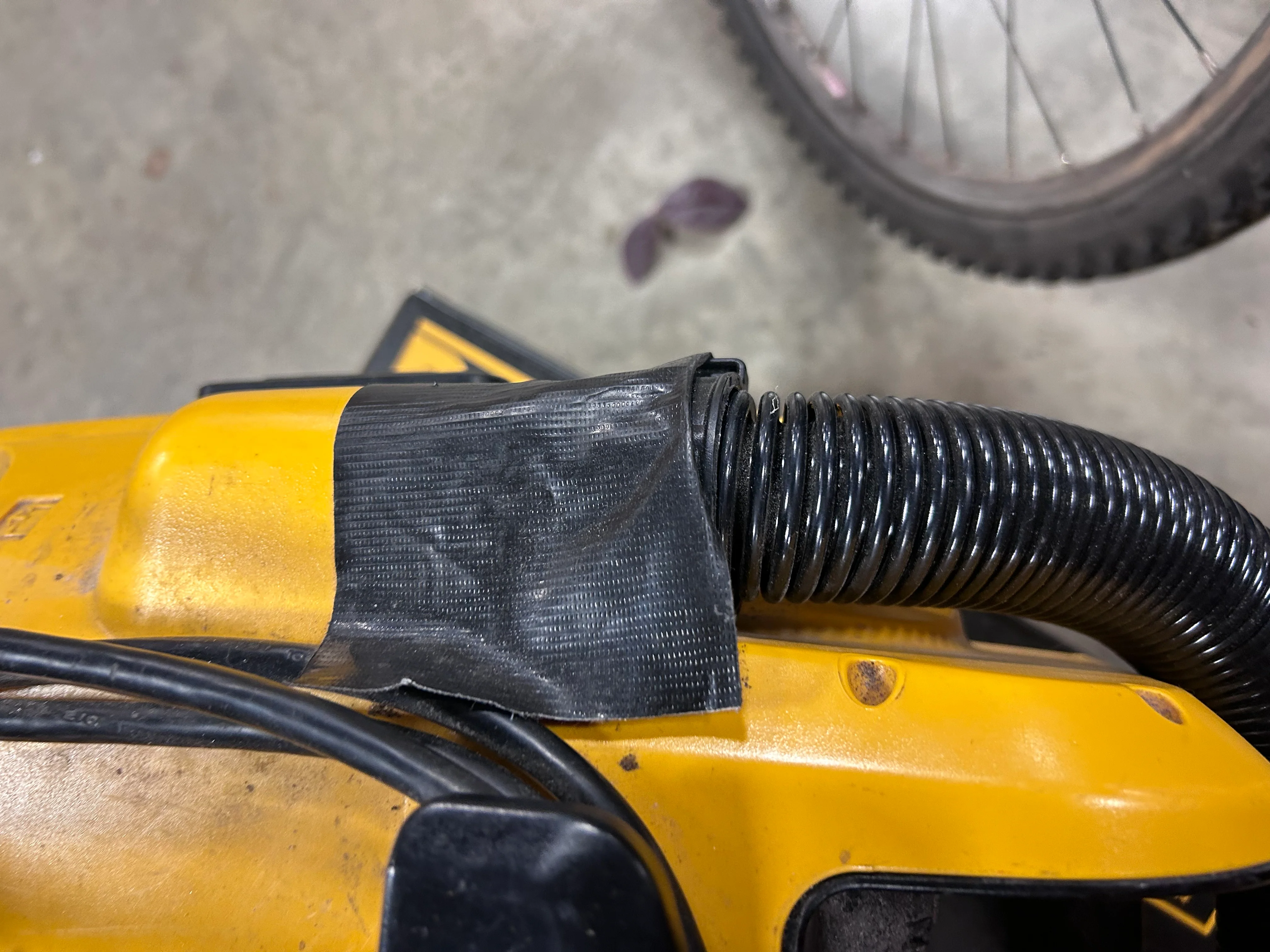 DeWalt Wet/Dry Vacuum: Battery & Electric - Image 5