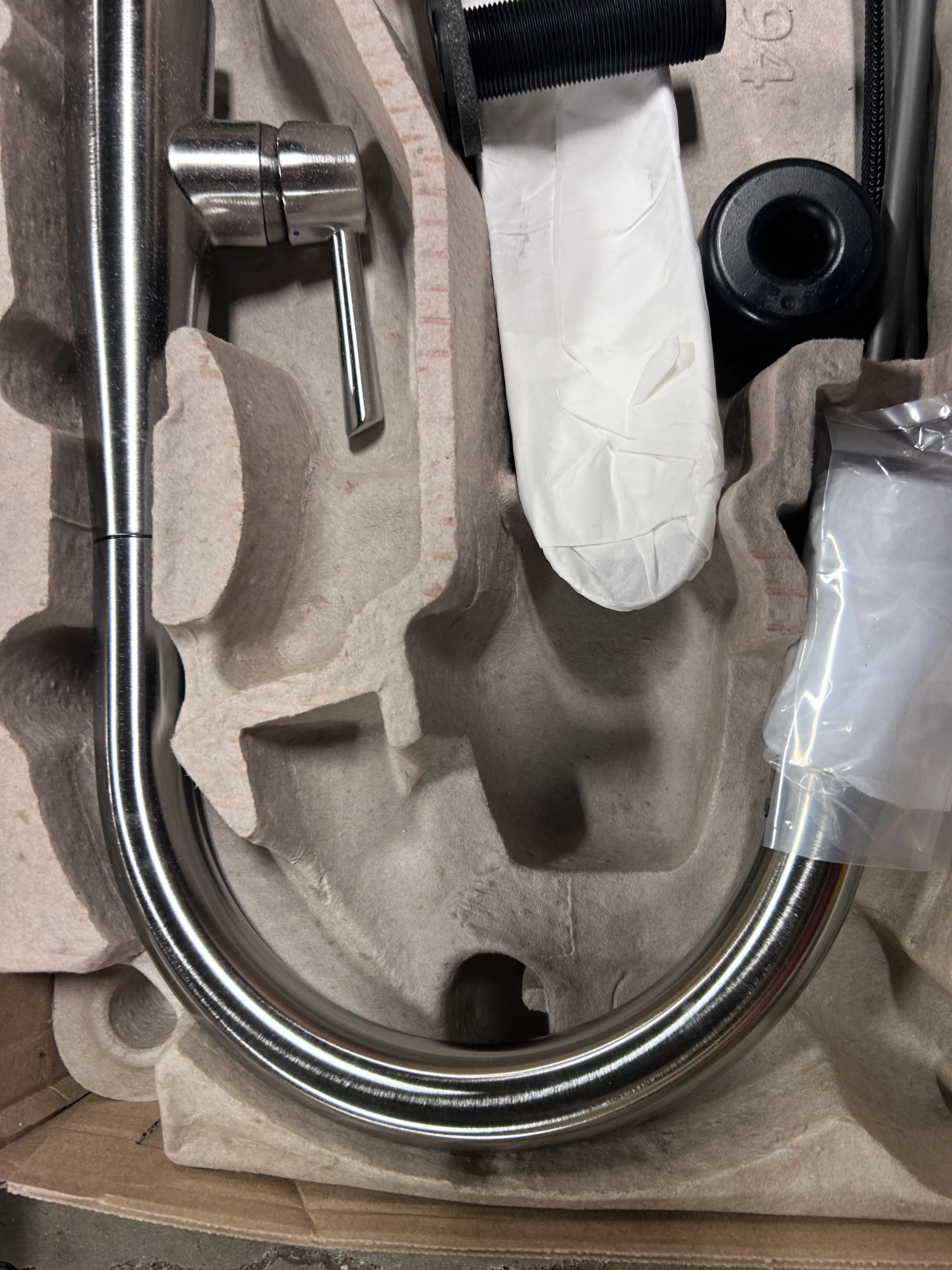 Essa Pull Down Single Handle Kitchen Faucet - Image 6