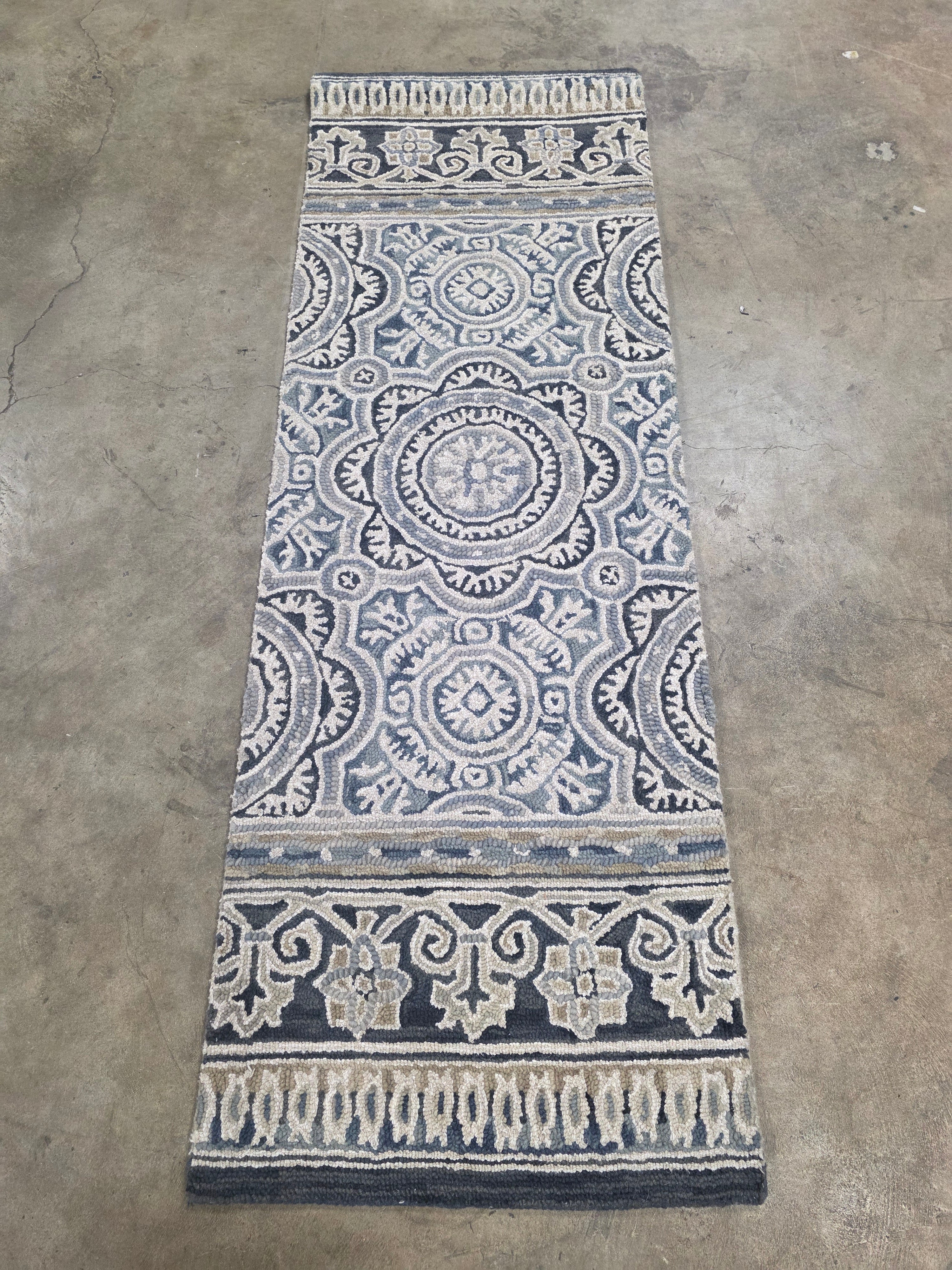Floral Belfast Tufted Rug 2'3"x7' - Image 4