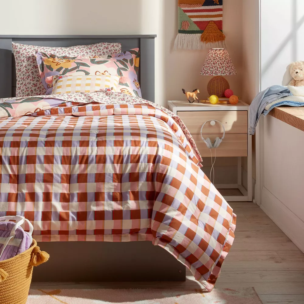 Flower/Plaid Reversible Kids' Comforter Set Full/Queen - Image 4