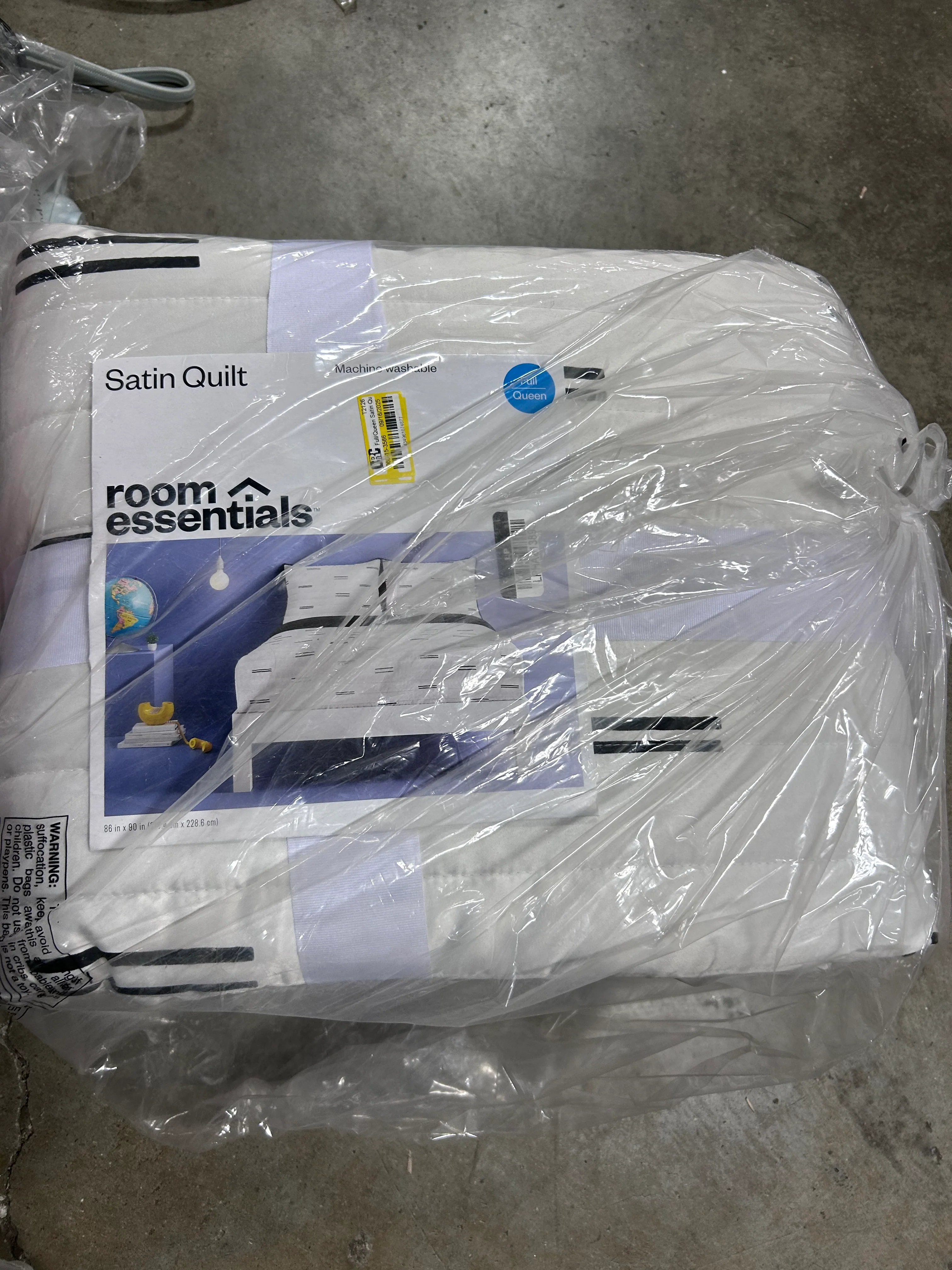 Full/Queen Satin Quilt Off White - Image 4