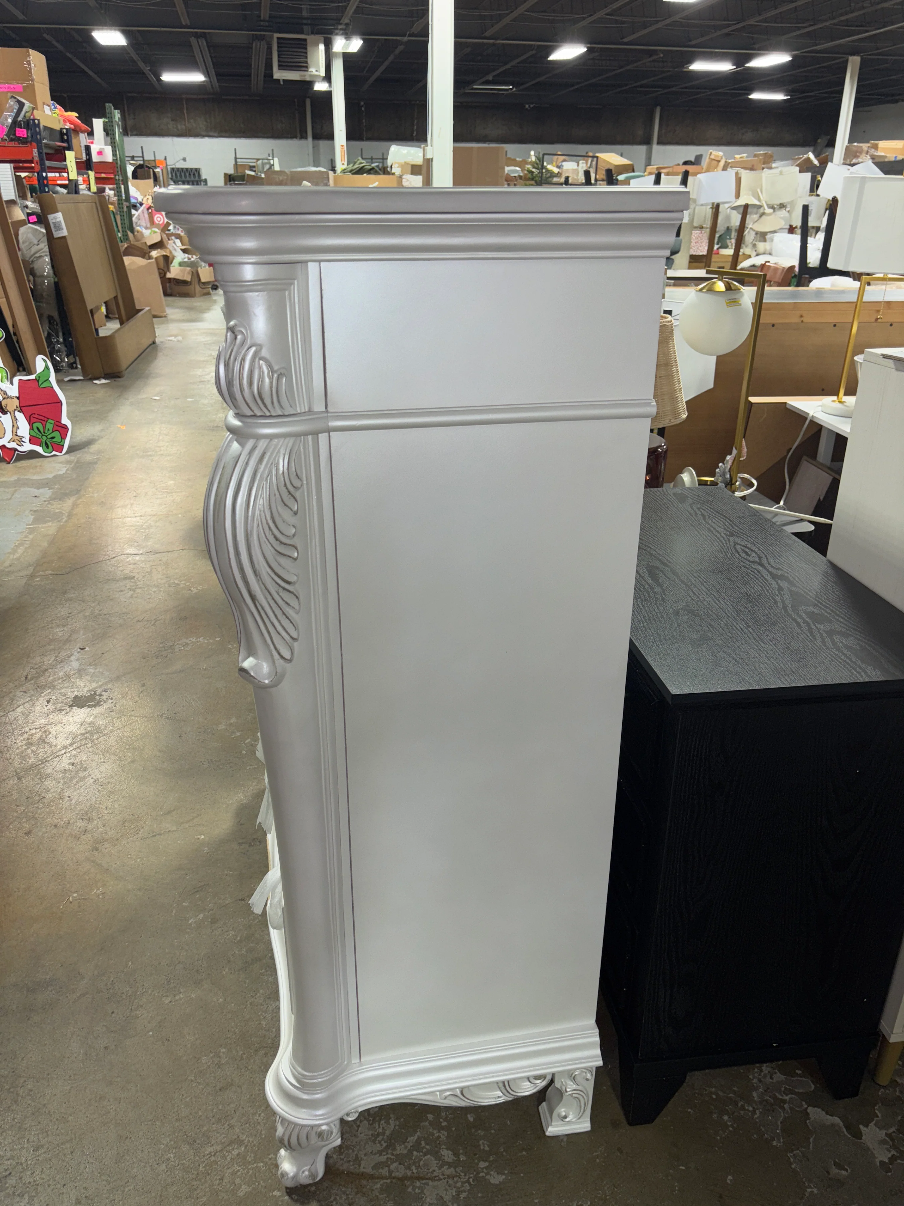 Granntam 5 Drawer Chest - White SHOWROOM ITEM - Image 2