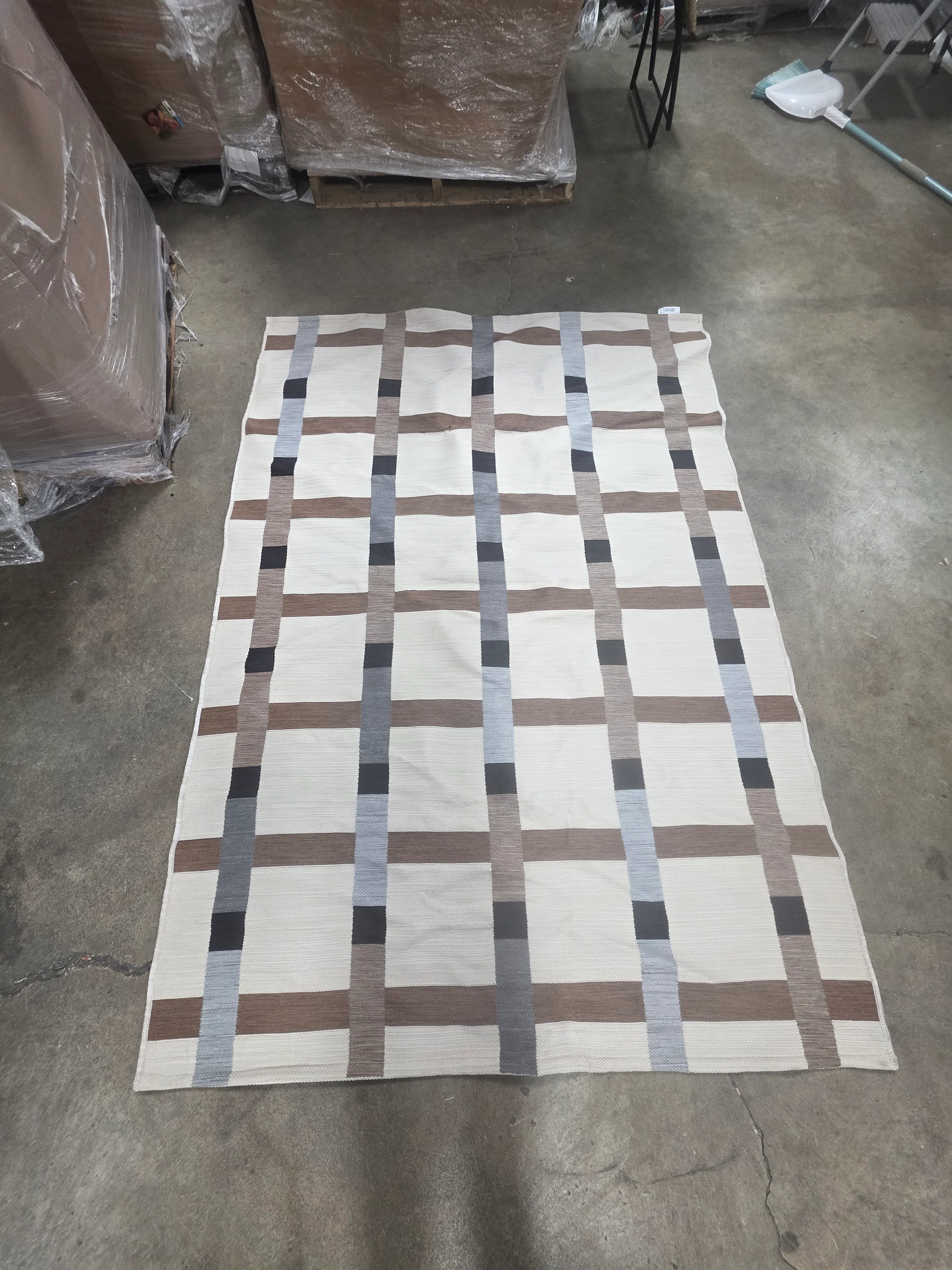Grid Neutral Color Block Outdoor Area Rug 5'x7' - Image 5