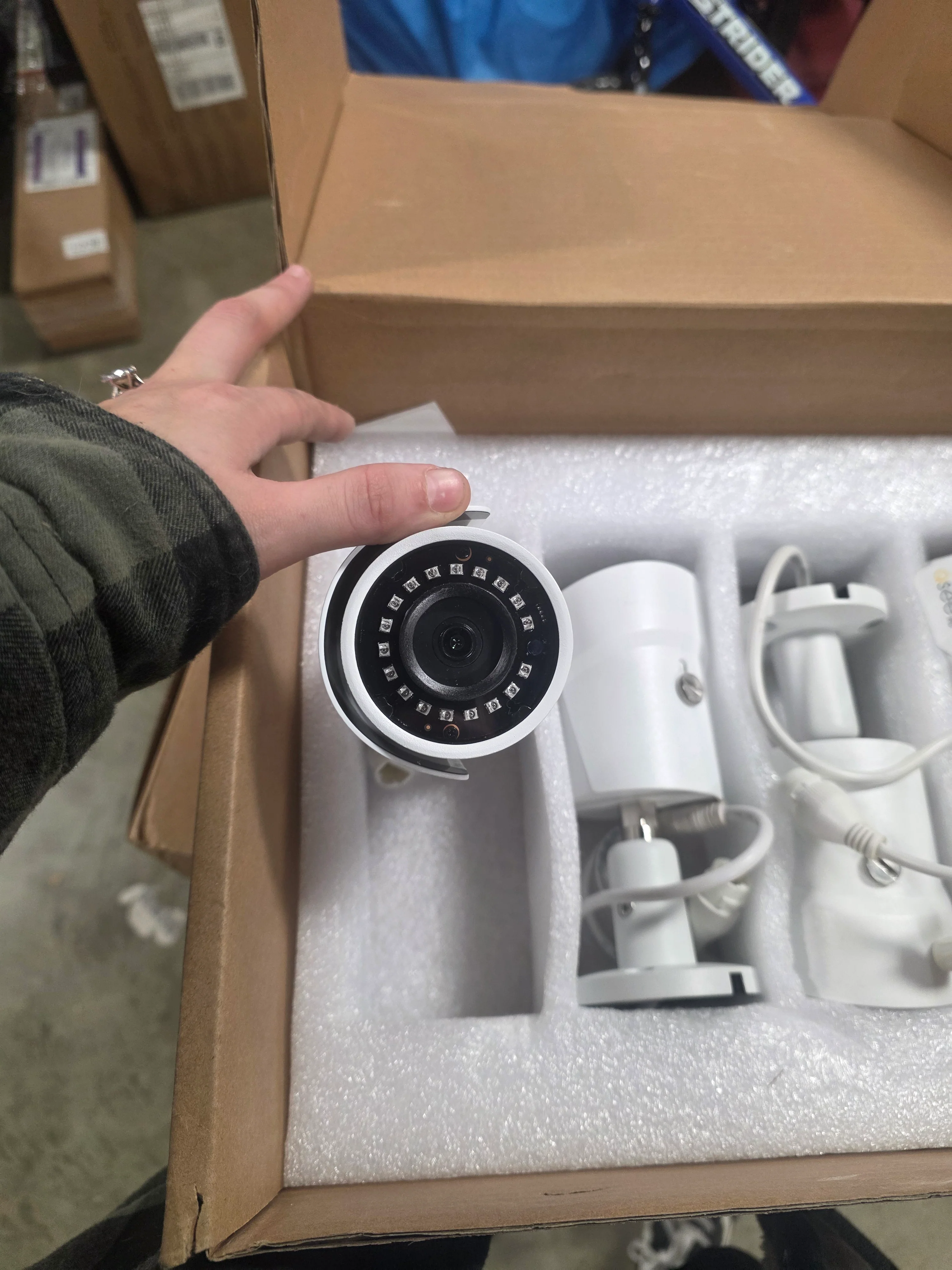 Outdoor/indoor Bullet IP Security Cameras 4x - Image 4