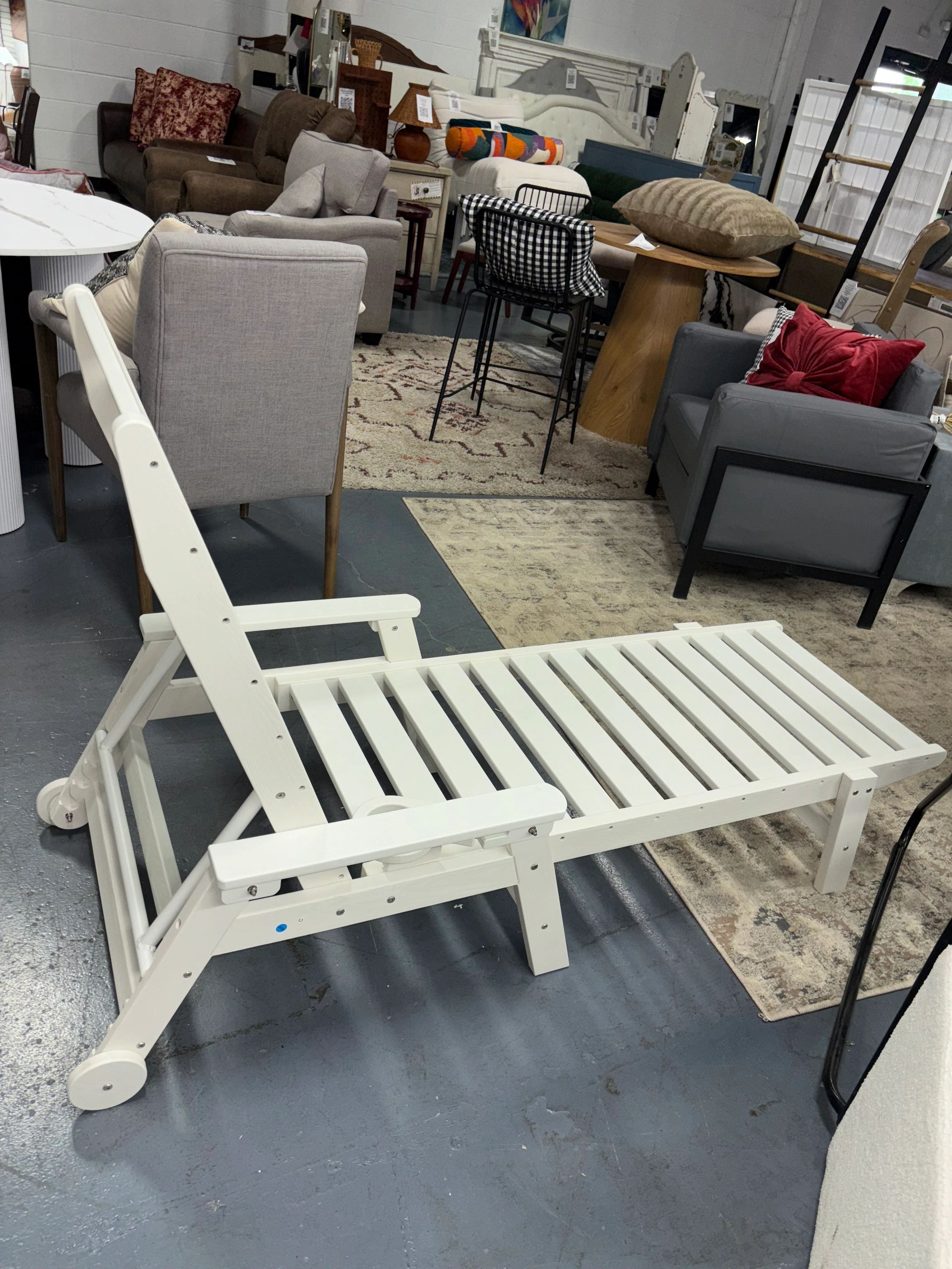 HYLEORY HDPE Outdoor Lounge Chair White SHOWROOM ITEM - Image 4