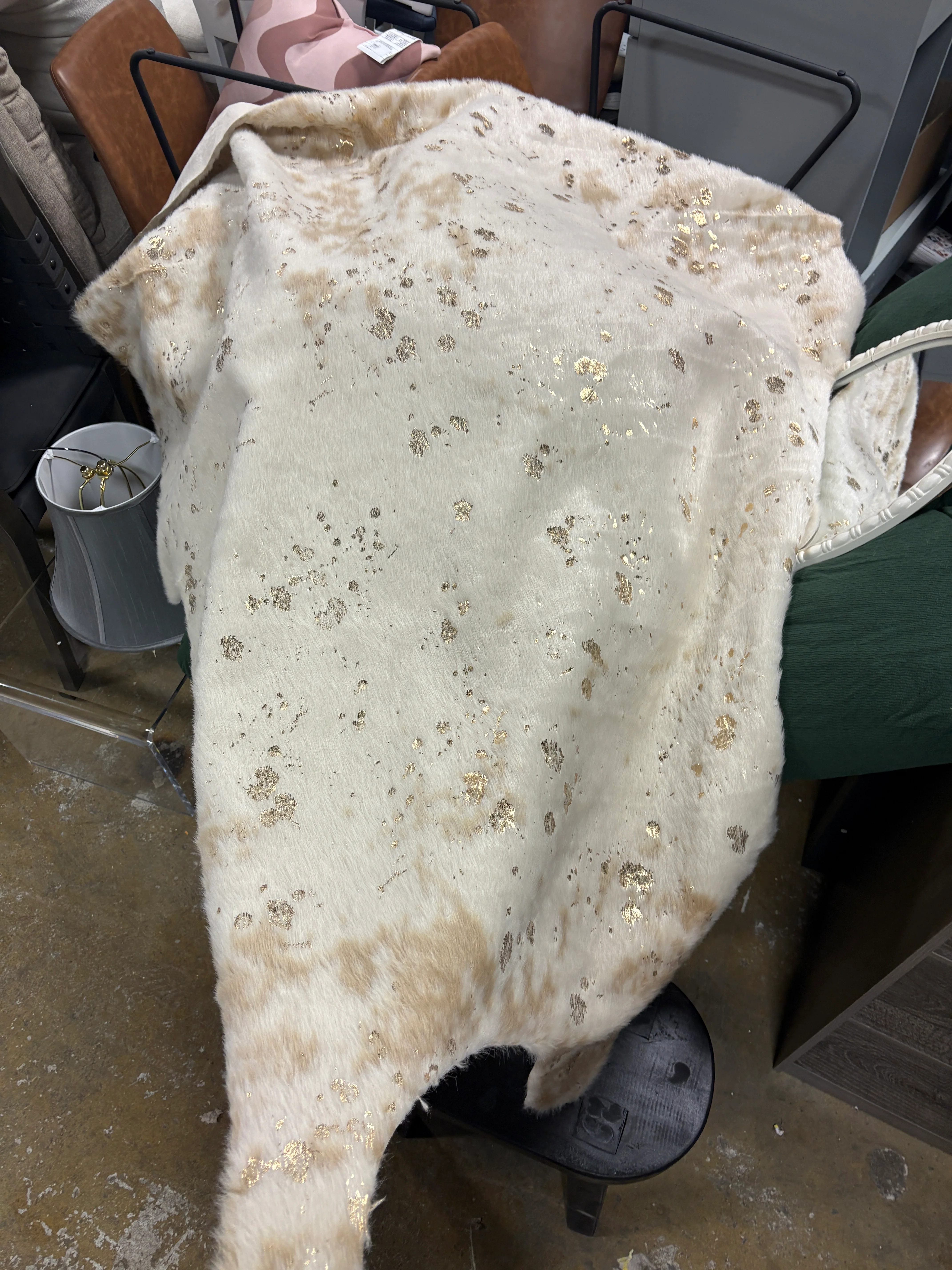Iraida Faux Cowhide Area Rug SHOWROOM ITEM - Image 2