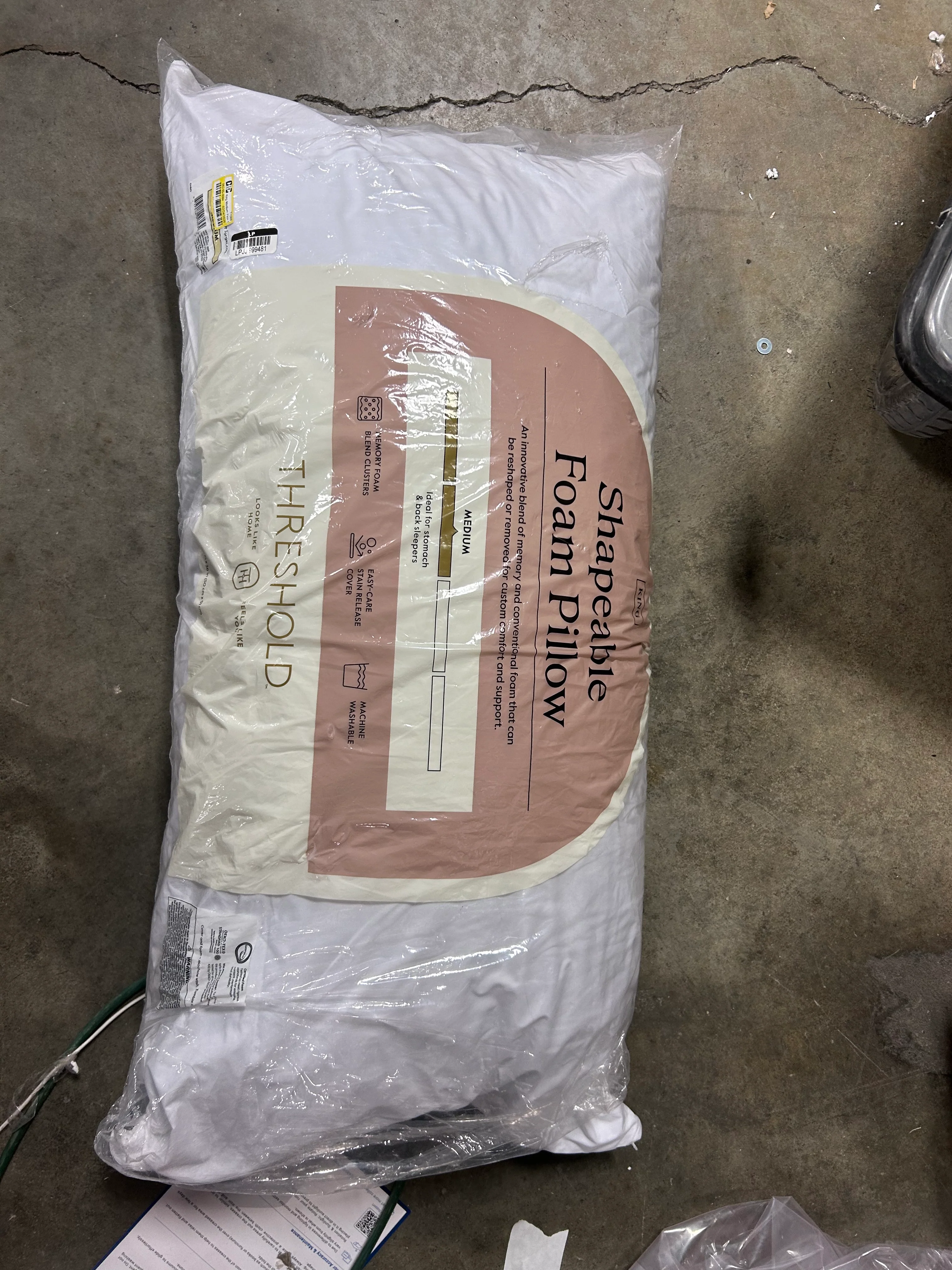 King Medium Firm Shapeable Memory Foam Bed Pillow - Image 5