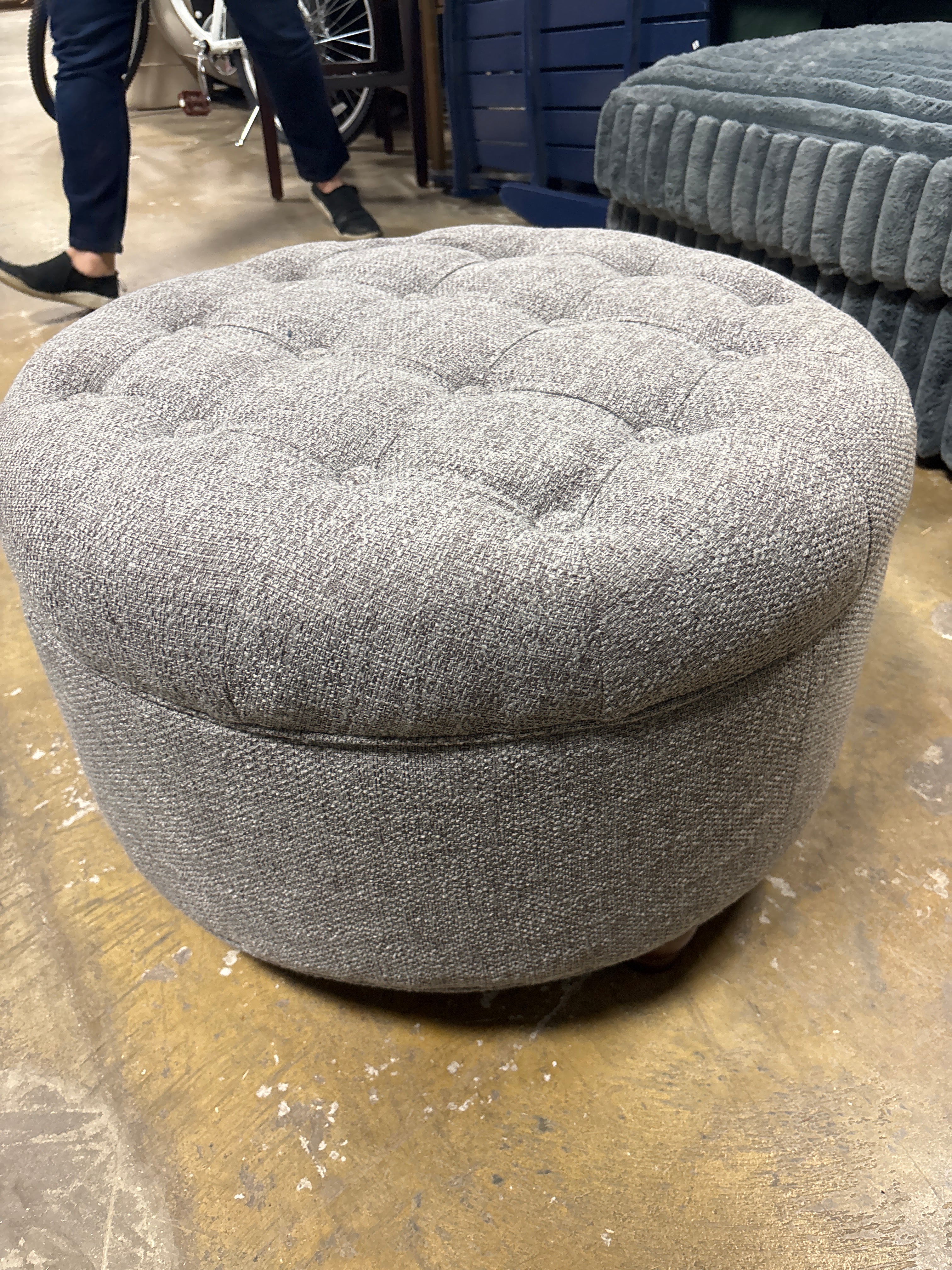 Large Tufted Round Storage Ottoman Gray Woven SHOWROOM ITEM - Image 3