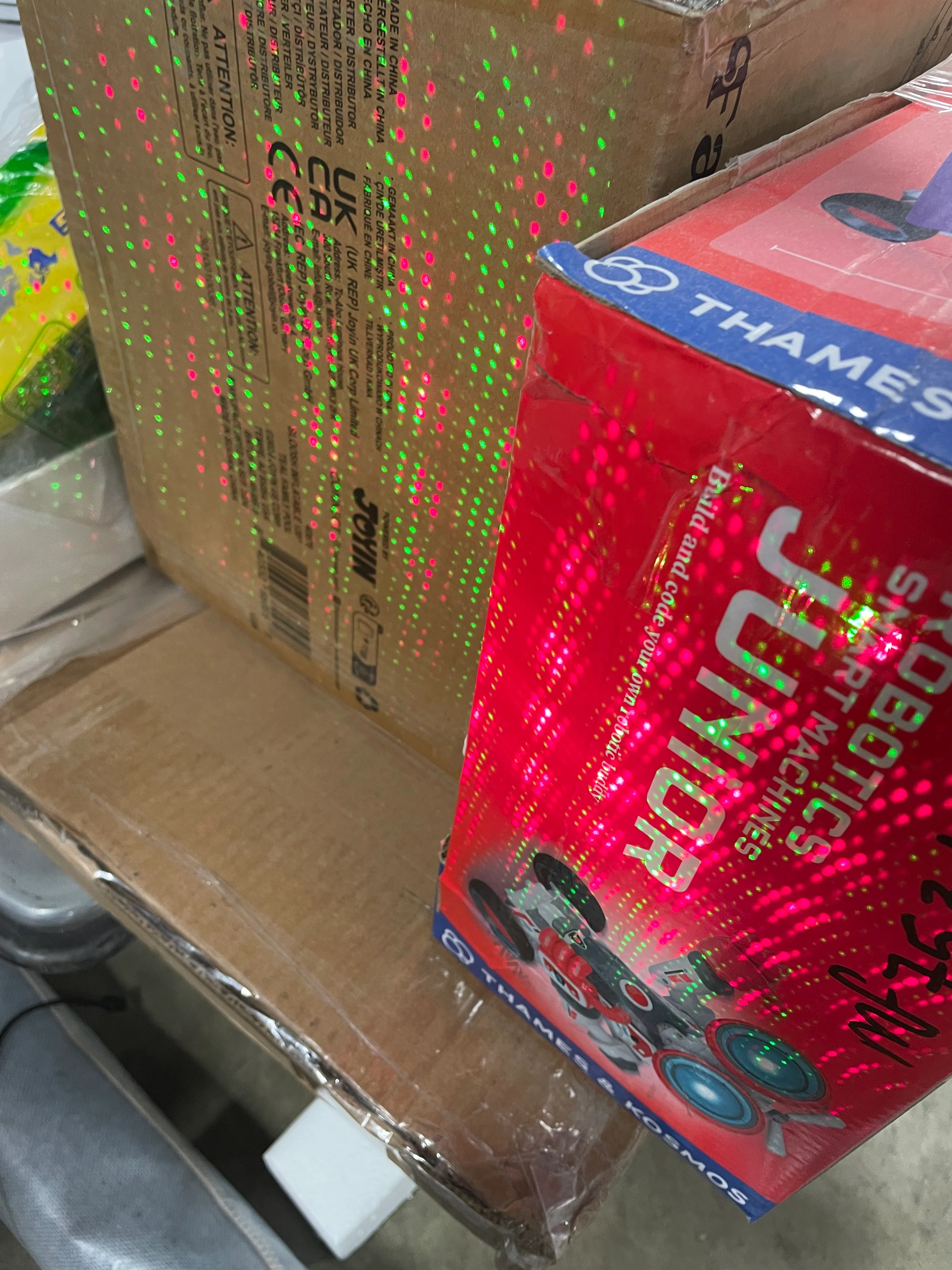 LED Remote Controlled Red/Green Laser Motion Indoor/Outdoor Projector - Image 8