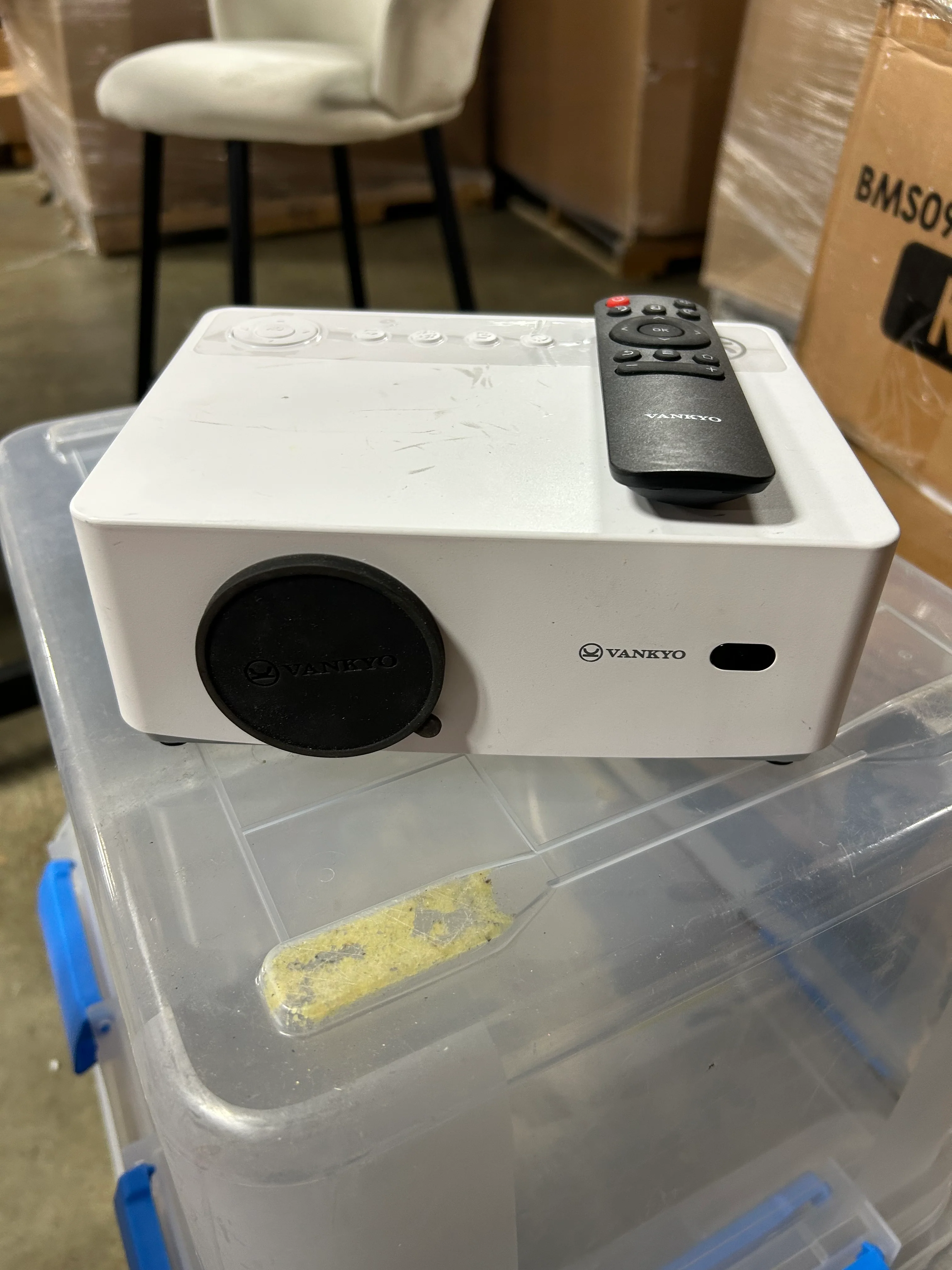 Leisure Portable Projector with Wireless Connectivity: Adjustable Focus, HDMI Connection, 20000 Hour Bulb Life - Image 6