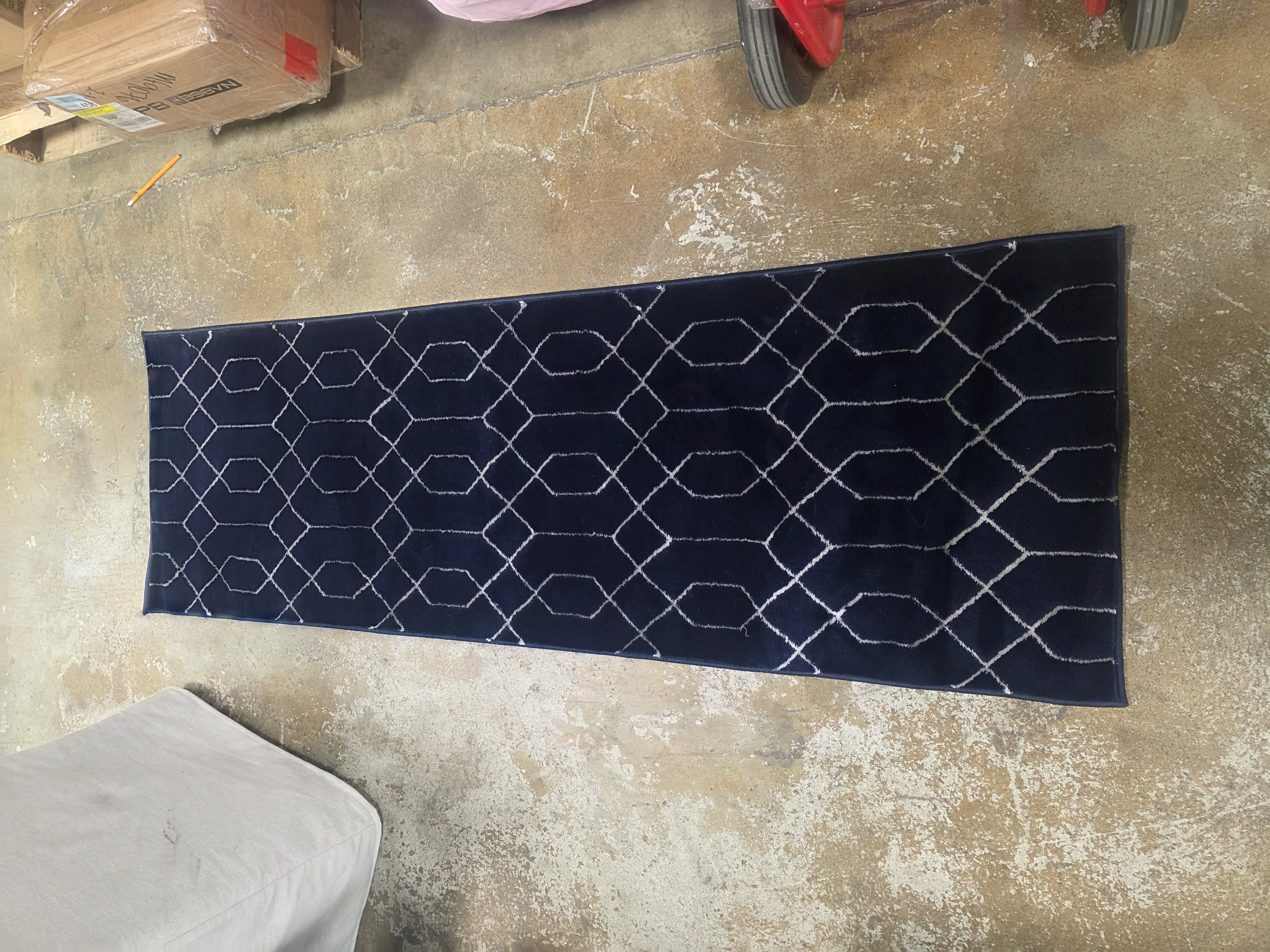 Marilyn Monroe Glam Collection Area Rug - Trellis - 2x6 Runner - SHOWROOM FLOOR MODEL  - Image 2