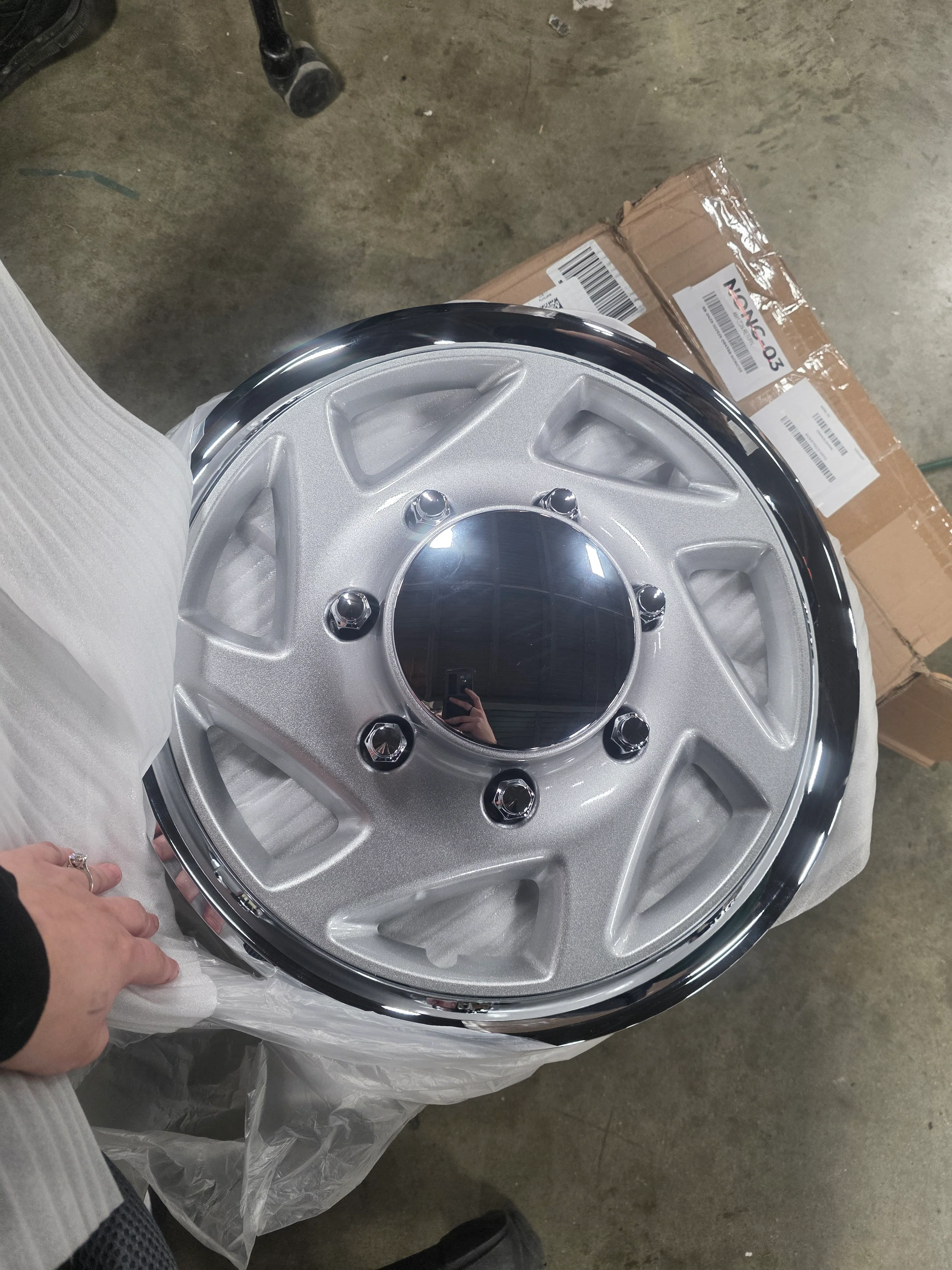 Push-on Silver w/Chrome Hubcaps - Image 6