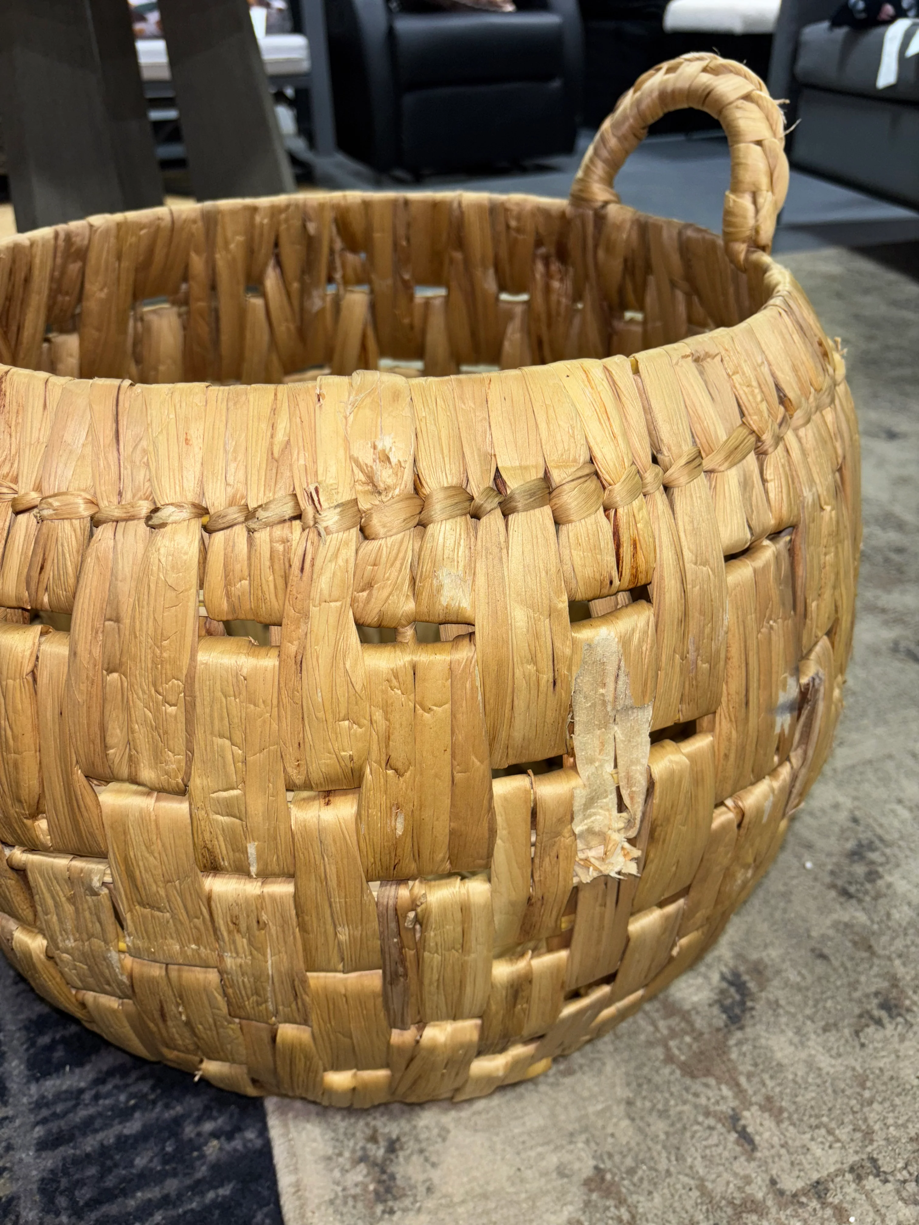 Round Vertical Chunky Weave Basket SHOWROOM ITEM - Image 4