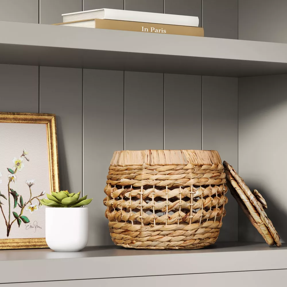 Round Water Hyacinth Basket SHOWROOM ITEM