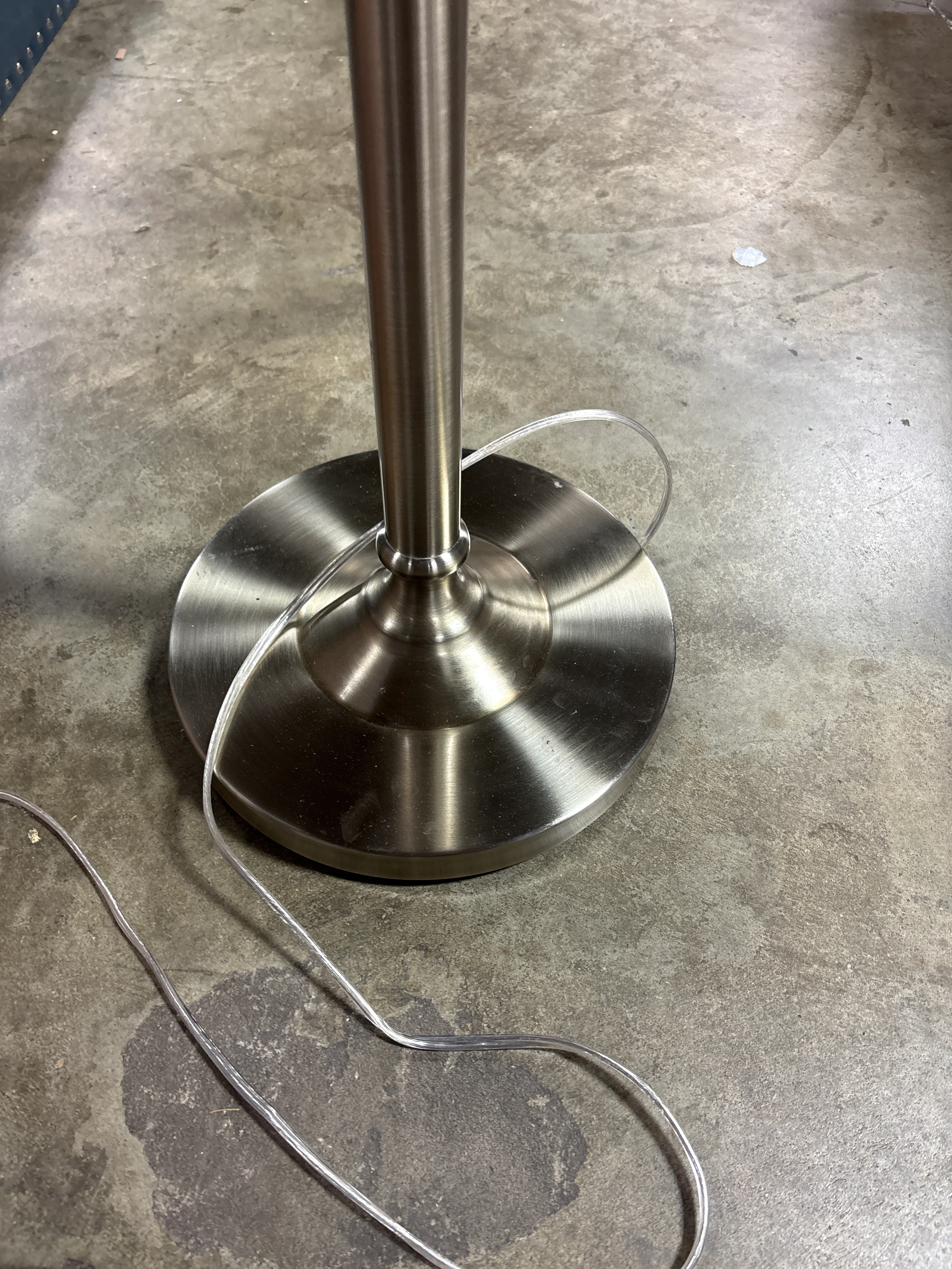 Safavieh Leeland Floor Lamp SHOWROOM ITEM - Image 4