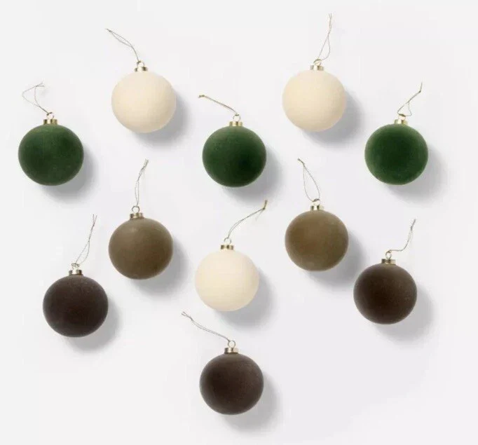 Set of 8 Flocked Velvet Christmas Tree Ornaments final cut - Image 4