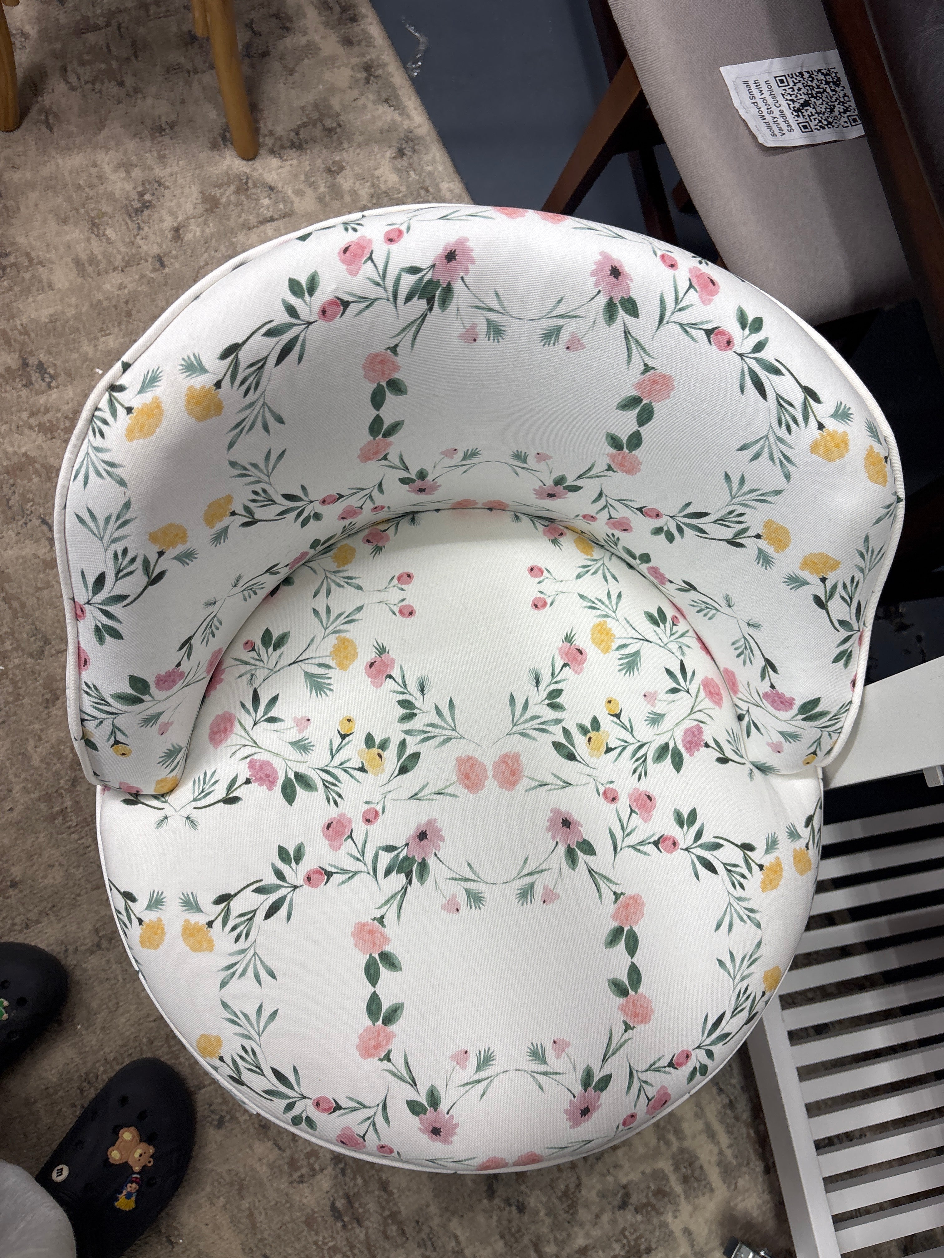 Skyline Furniture Vanity Chair - Kaleidoscope Floral SHOWROOM ITEM - Image 4