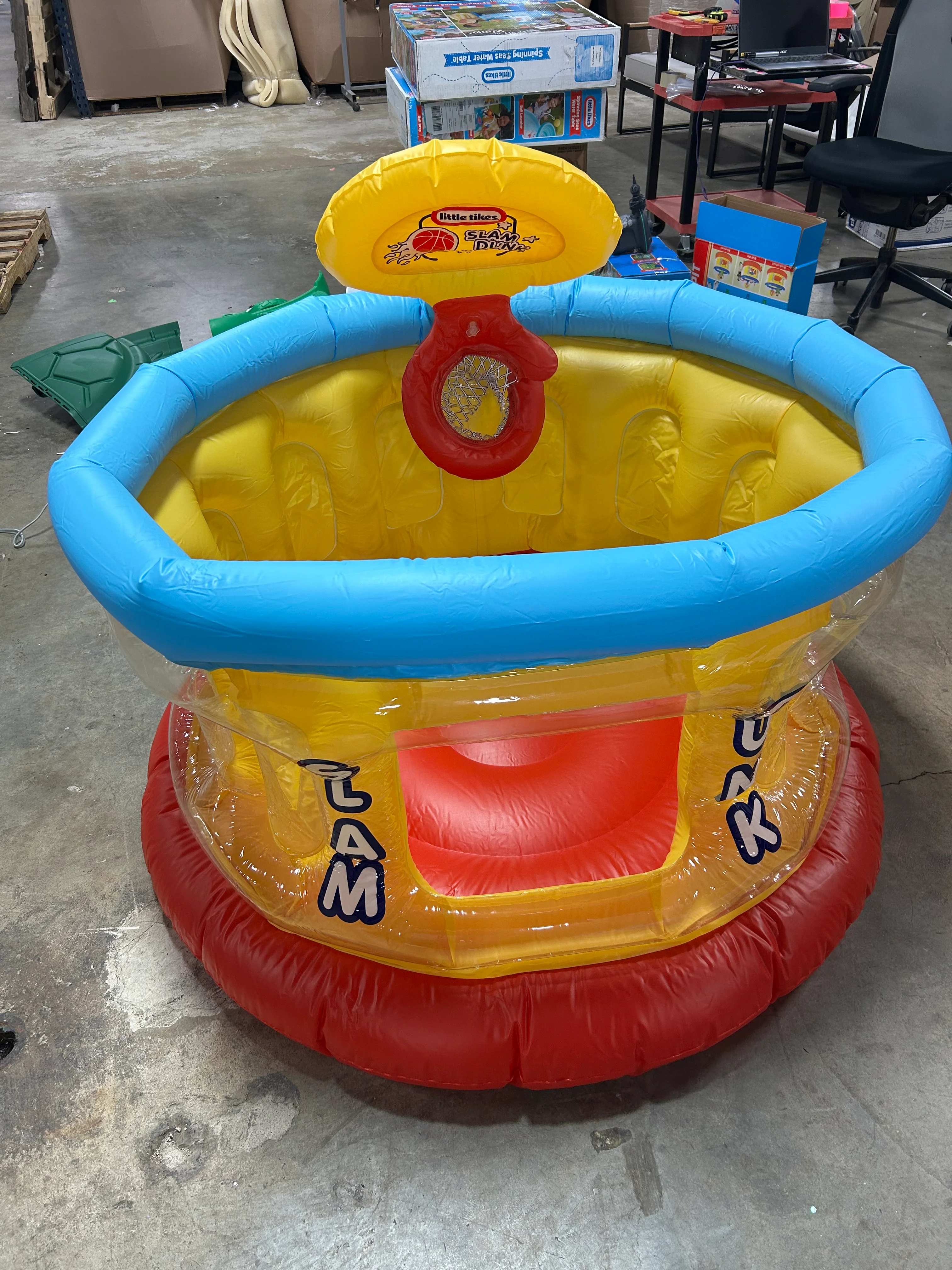 Slam Dunk Big Ball Pit with 20 AiLittle Tikes Slam Dunk Big Ball Pit - Image 6