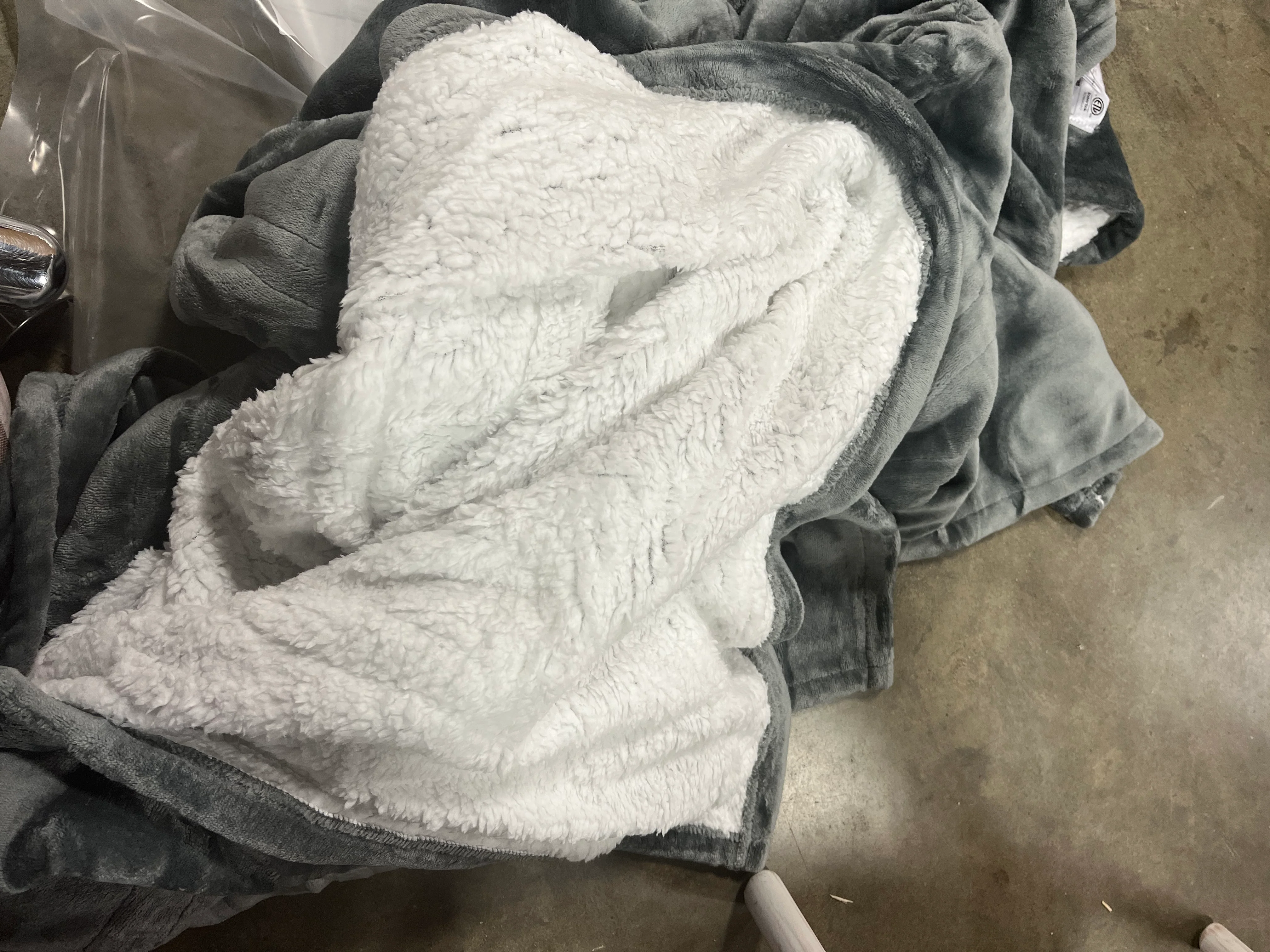 Solid Flannel Heated Blanket Twin - Image 7