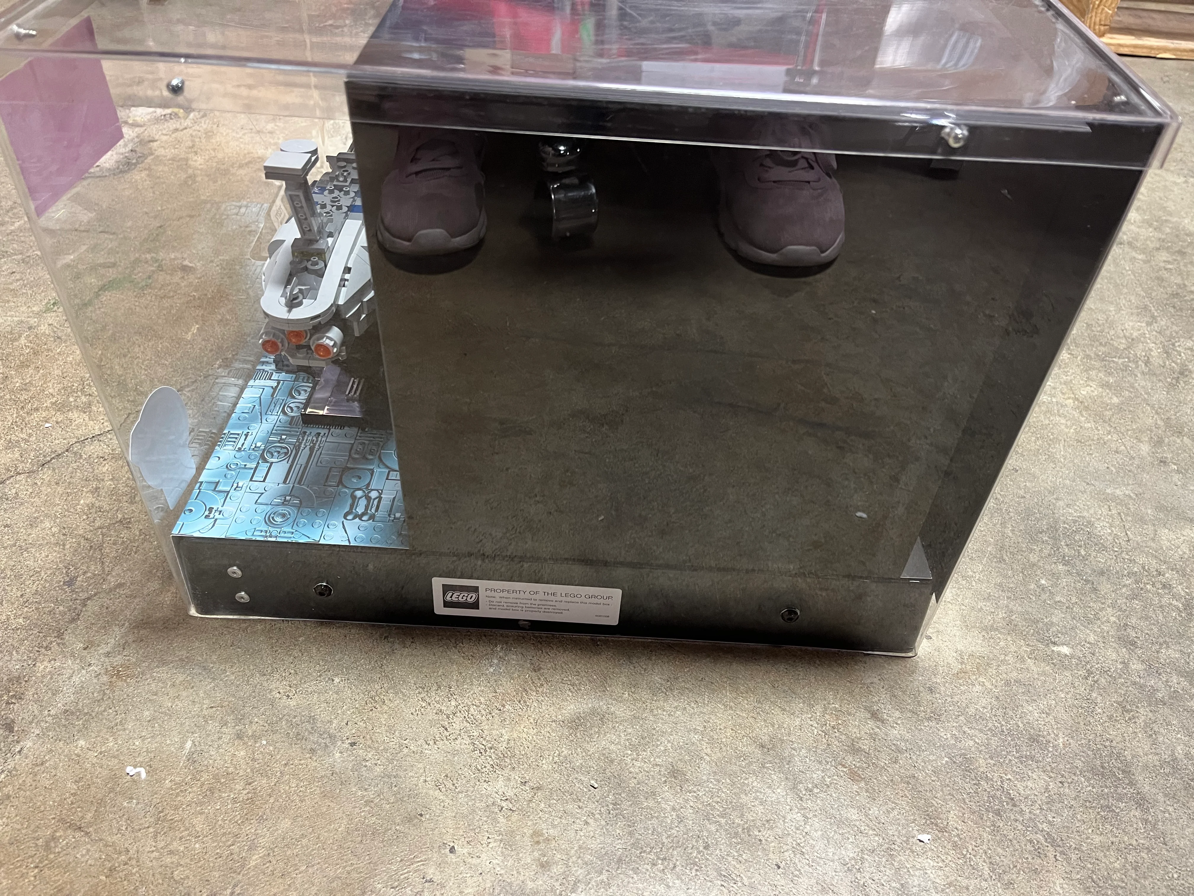 Star Wars Invisible Hand Store Display 25th Anniversary - Display Lights Up, SHOWROOM ITEM - Image 9