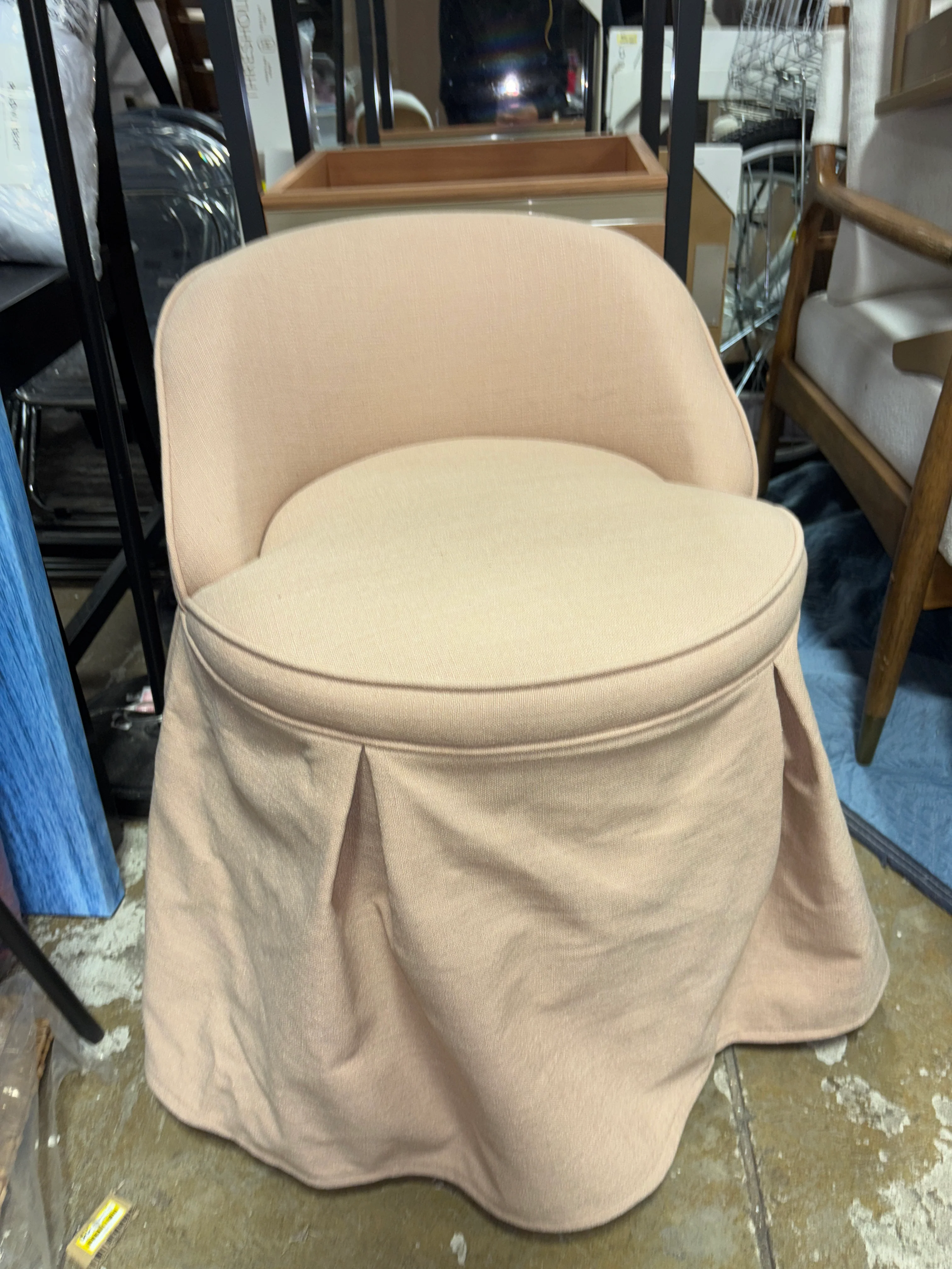 Teen Vanity Chair - Fawn SHOWROOM ITEM - Image 2