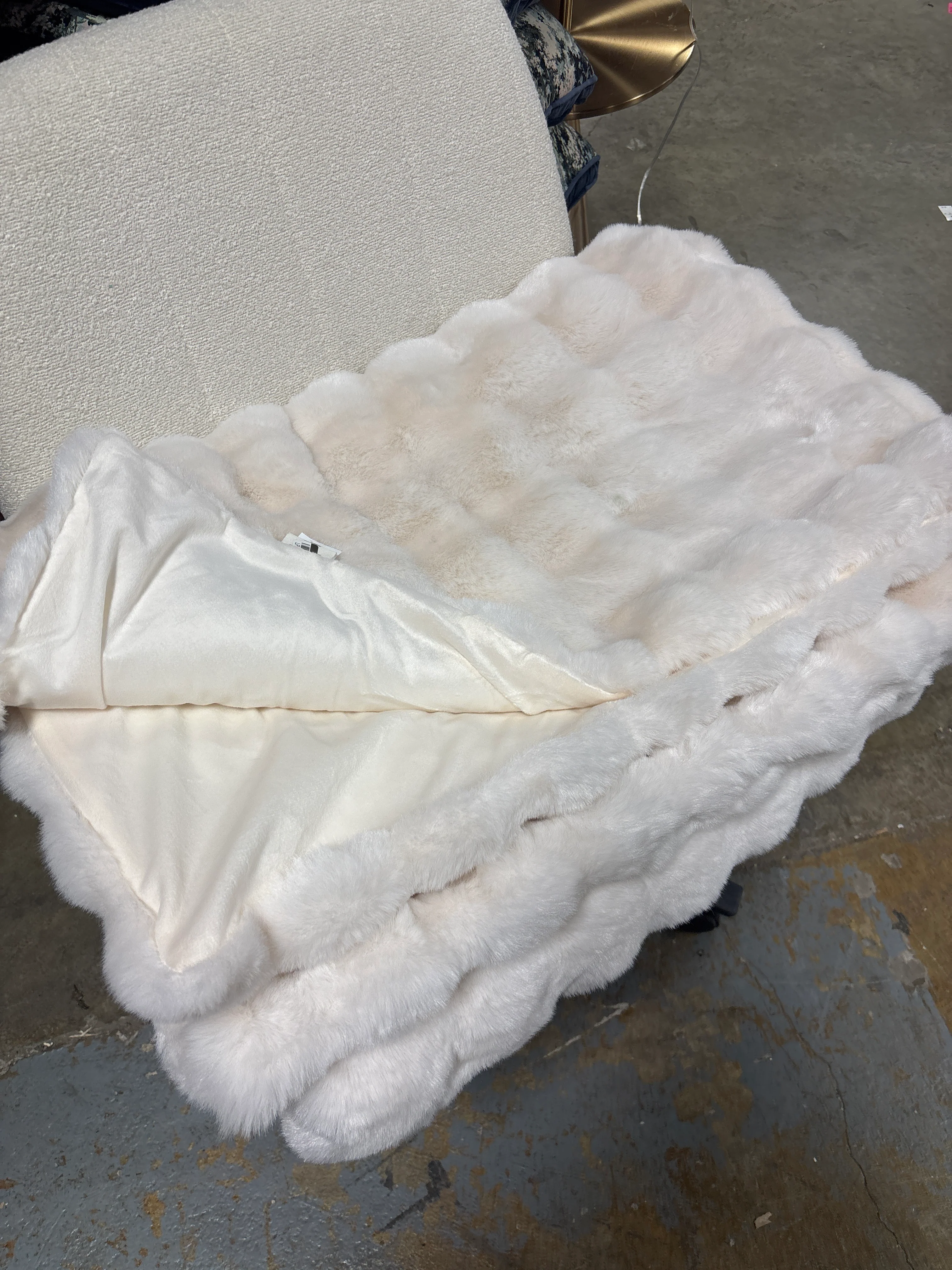 Threshold Bubble Faux Fur Throw Ivory SHOWROOM ITEM - Image 2