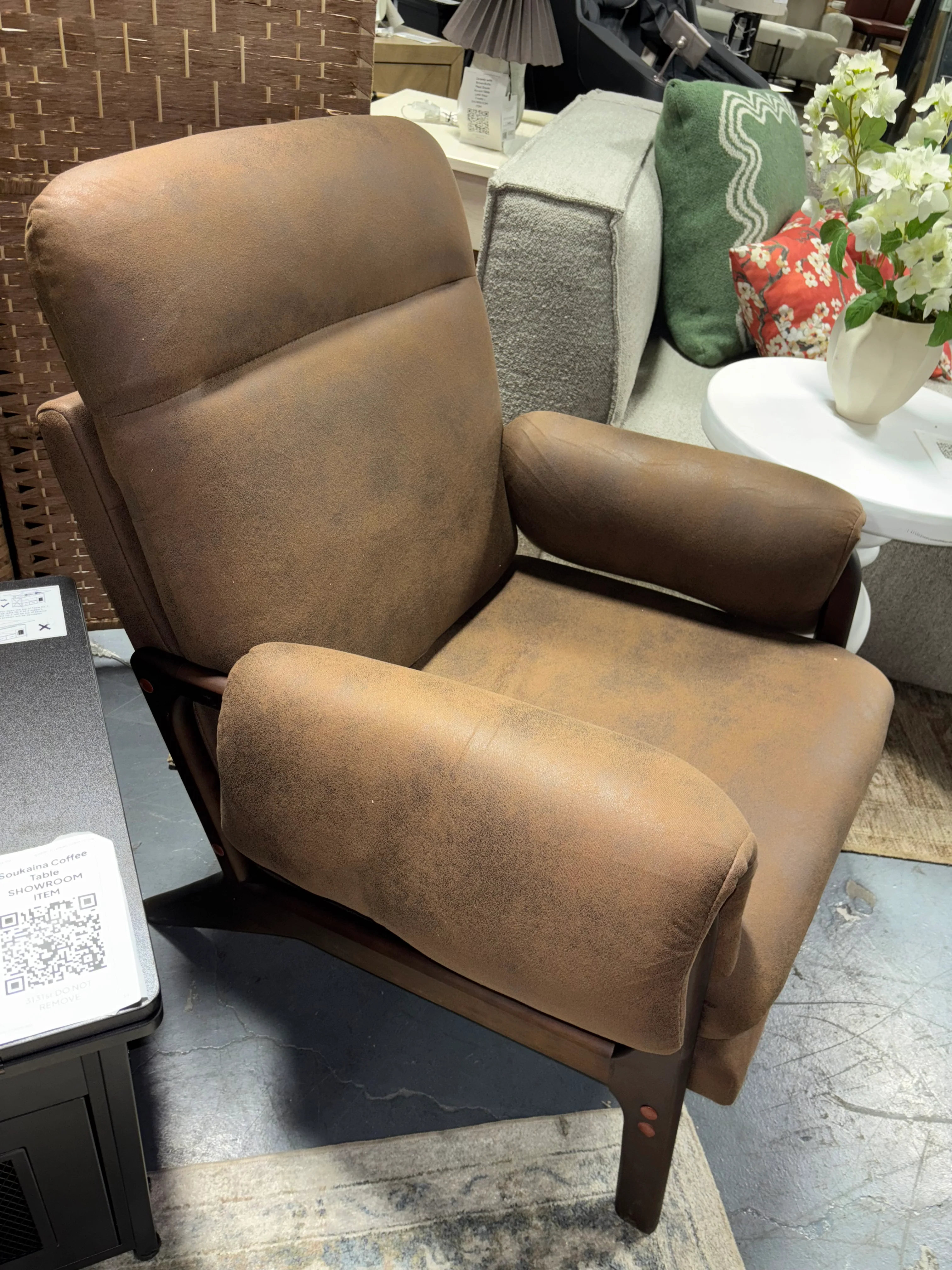 Tiago Comfy Living Room Accent Armchair SHOWROOM ITEM - Image 4