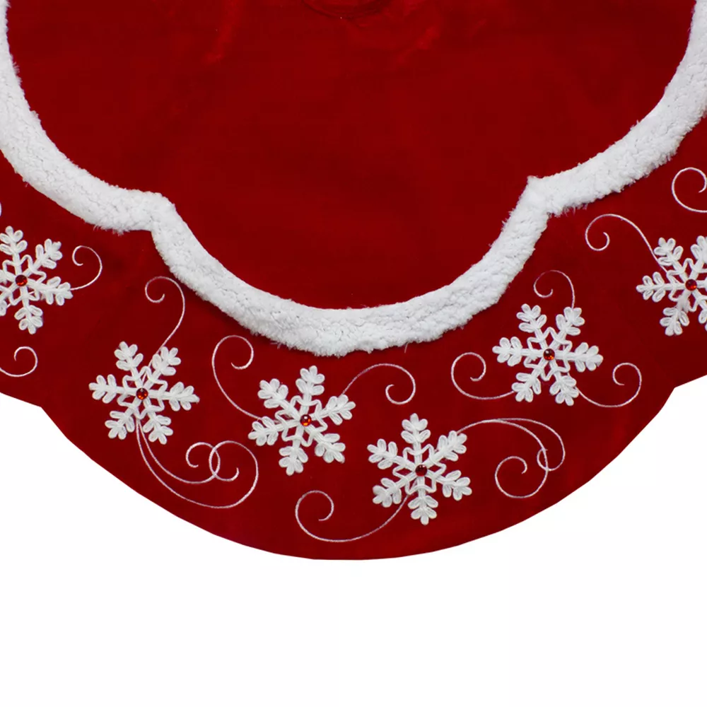 Velvet Red and White Snowflake Scallop Christmas Tree Skirt final cut - Image 2
