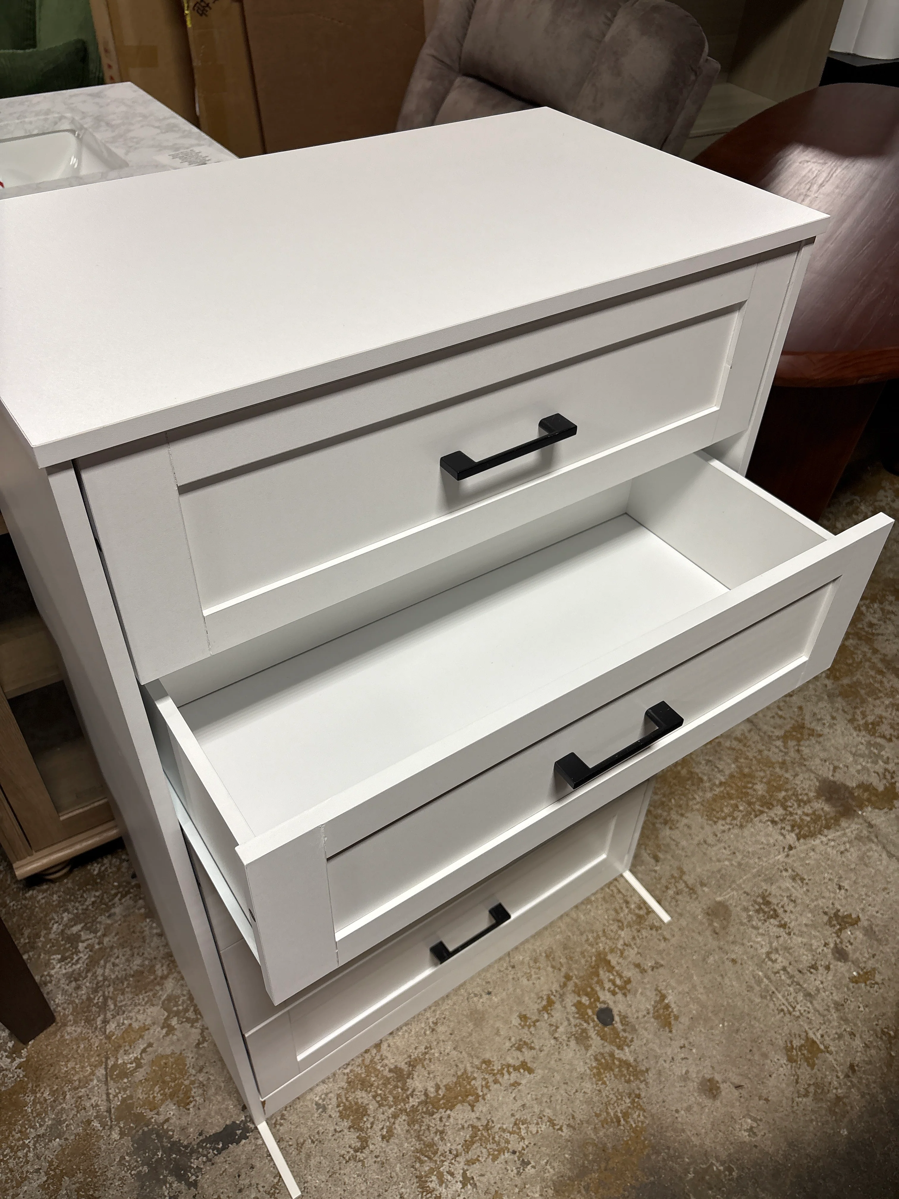 Winkalon White 5 Drawer Dresser, Chest of Drawers for Bedroom, Modern Storage Cabinet Dresser Organizer Unit with Handle for Living Room, Closet, Hallway SHOWROOM ITEM - Image 3